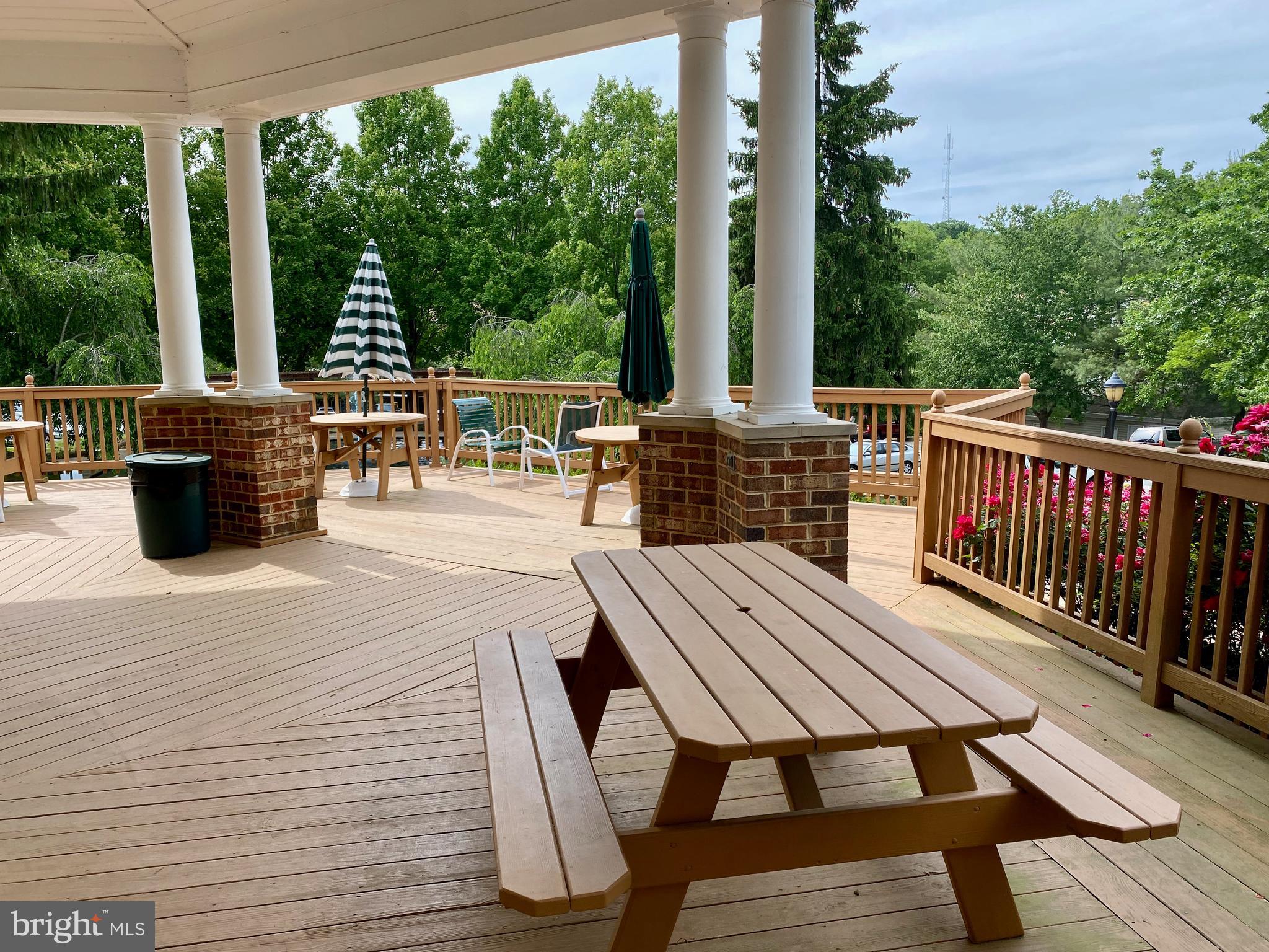 ENGLISH COUNTRY MANOR - Residential Lease