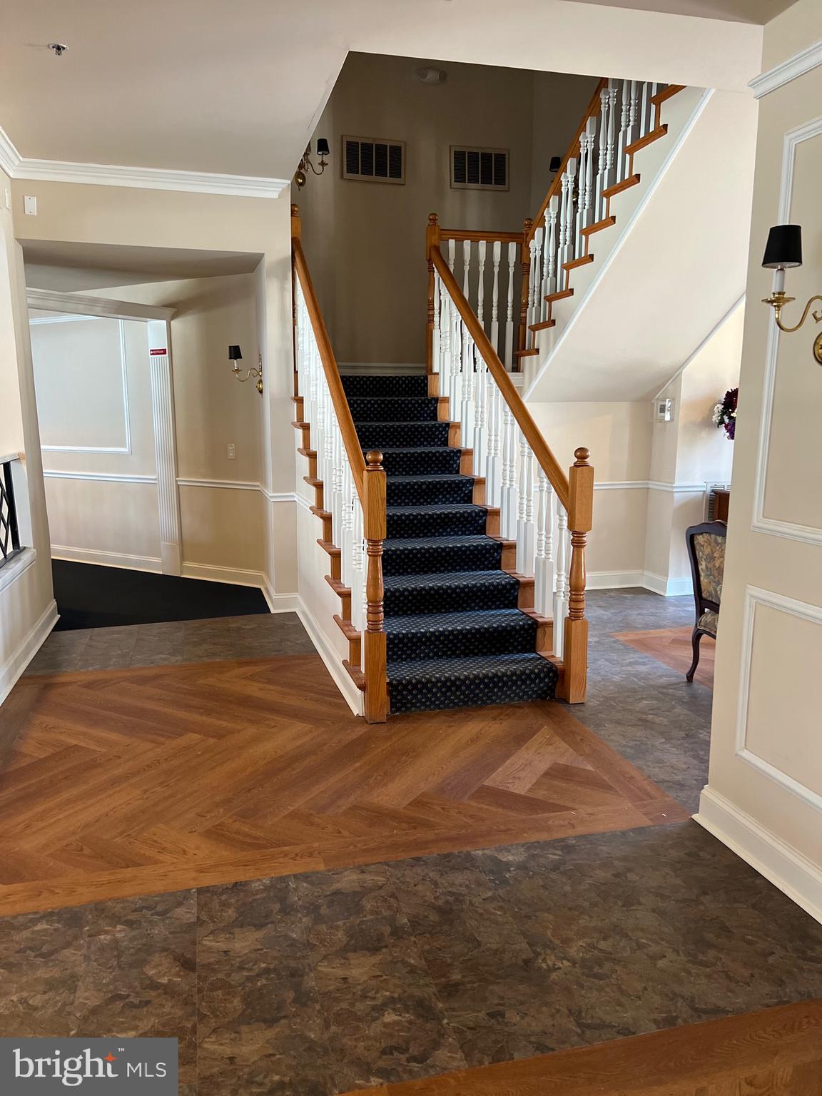 ENGLISH COUNTRY MANOR - Residential Lease