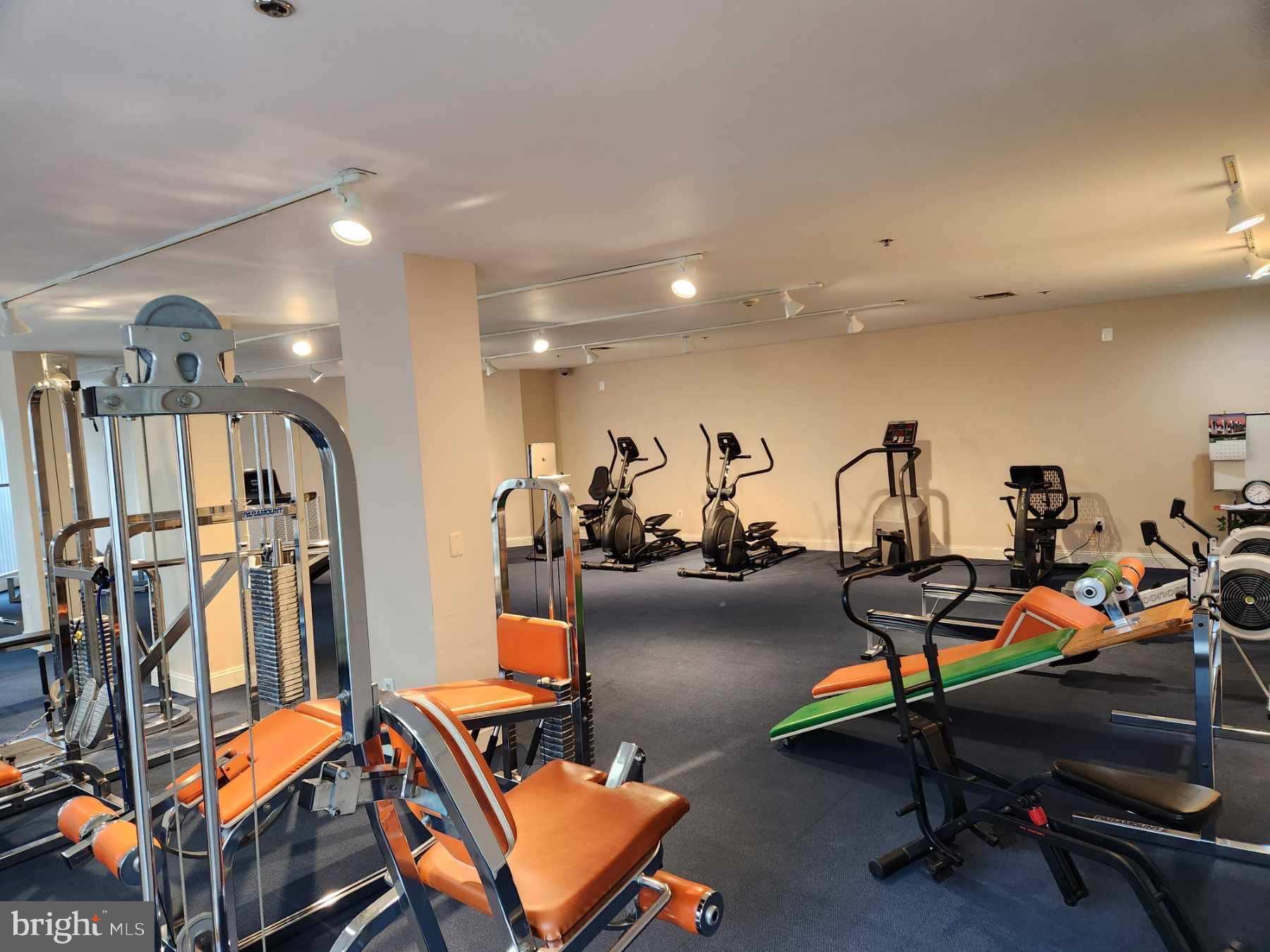 ENGLISH COUNTRY MANOR - Residential Lease