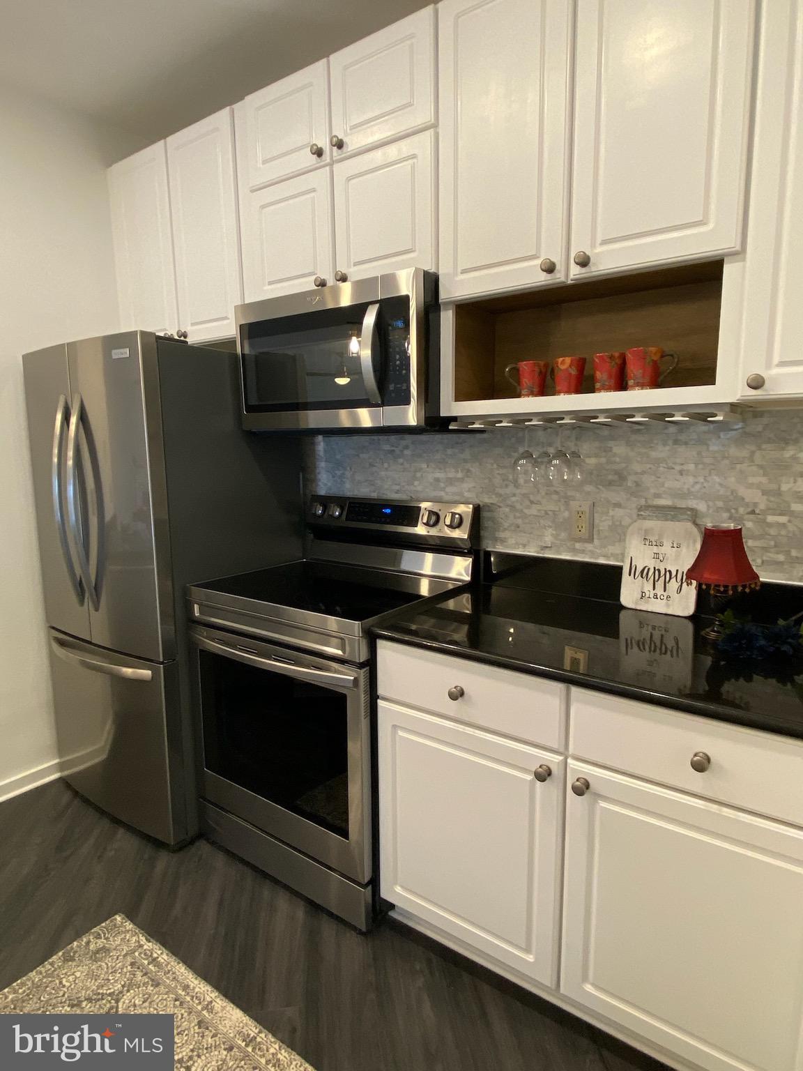 ENGLISH COUNTRY MANOR - Residential Lease