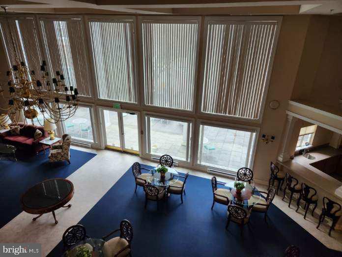 ENGLISH COUNTRY MANOR - Residential Lease