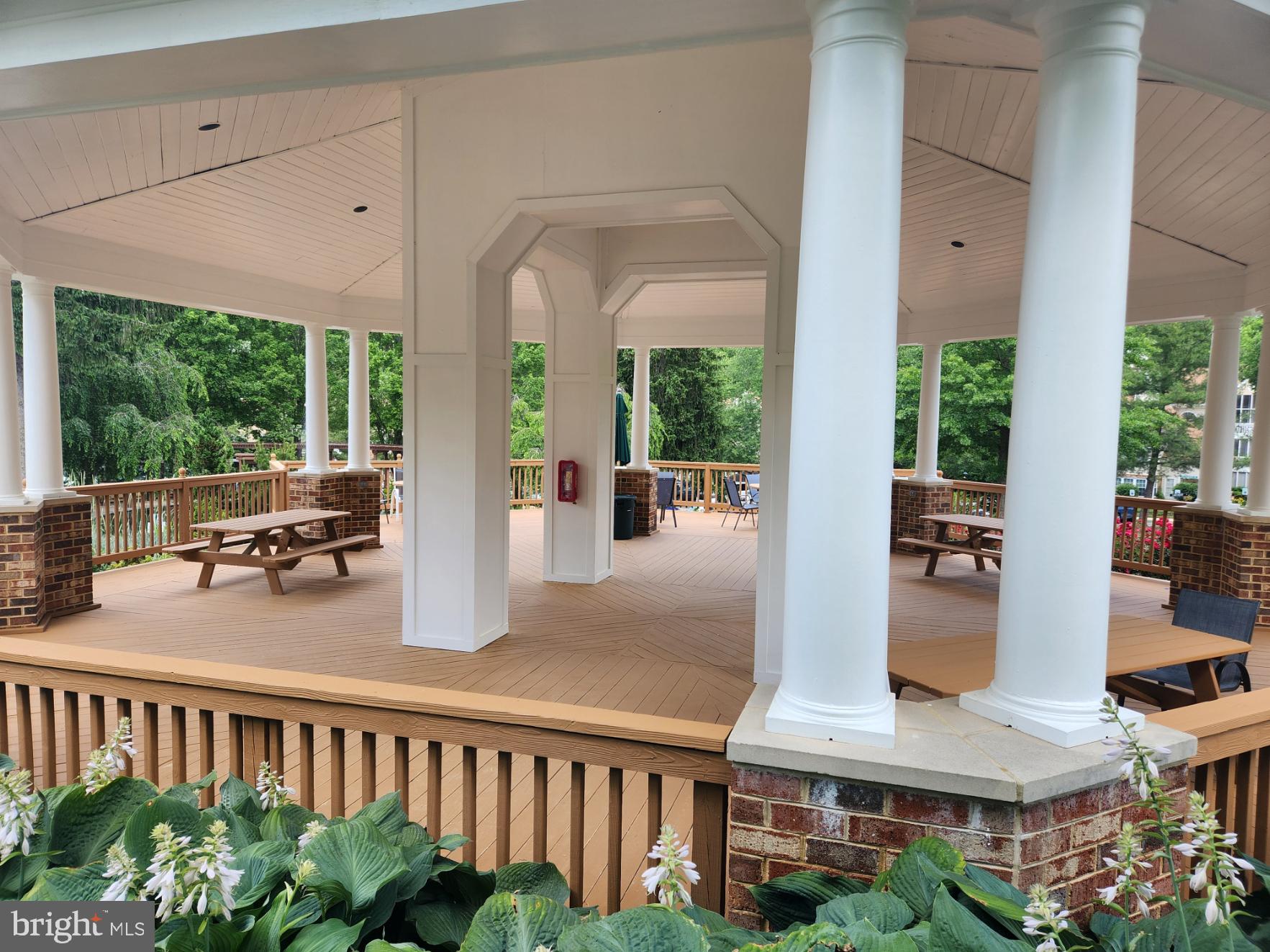 ENGLISH COUNTRY MANOR - Residential Lease