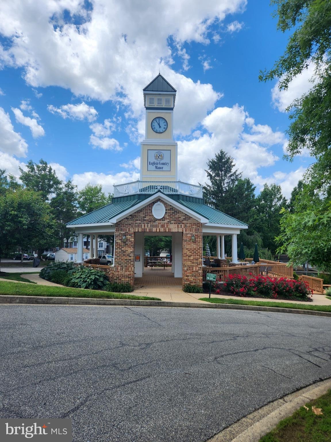 ENGLISH COUNTRY MANOR - Residential Lease