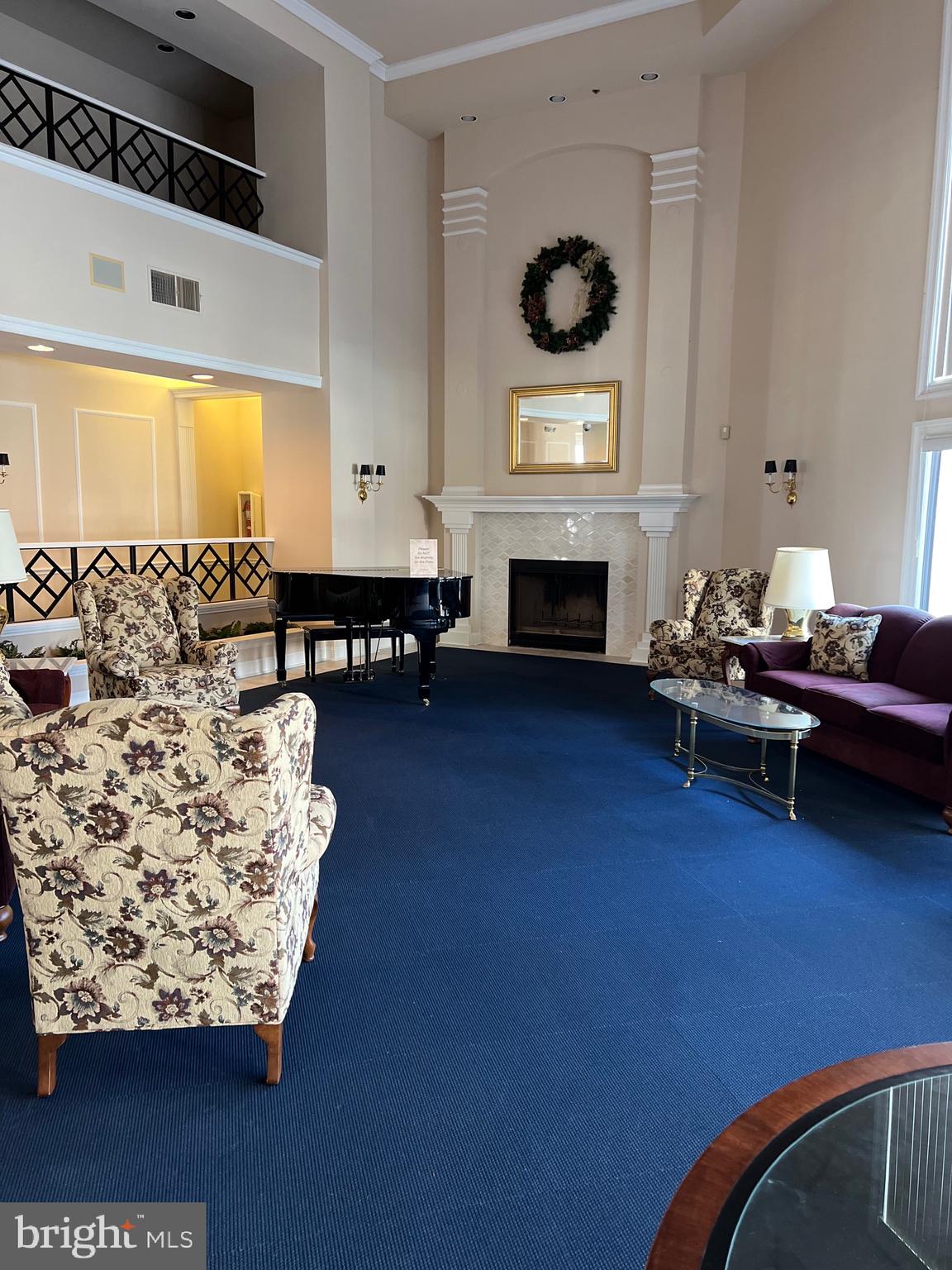 ENGLISH COUNTRY MANOR - Residential Lease