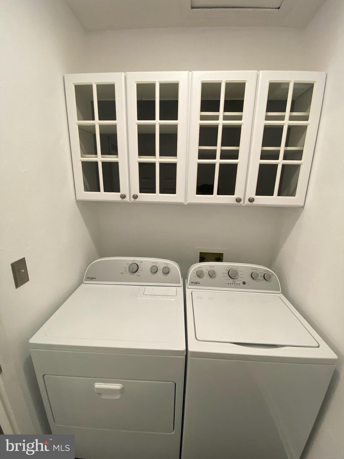 ENGLISH COUNTRY MANOR - Residential Lease