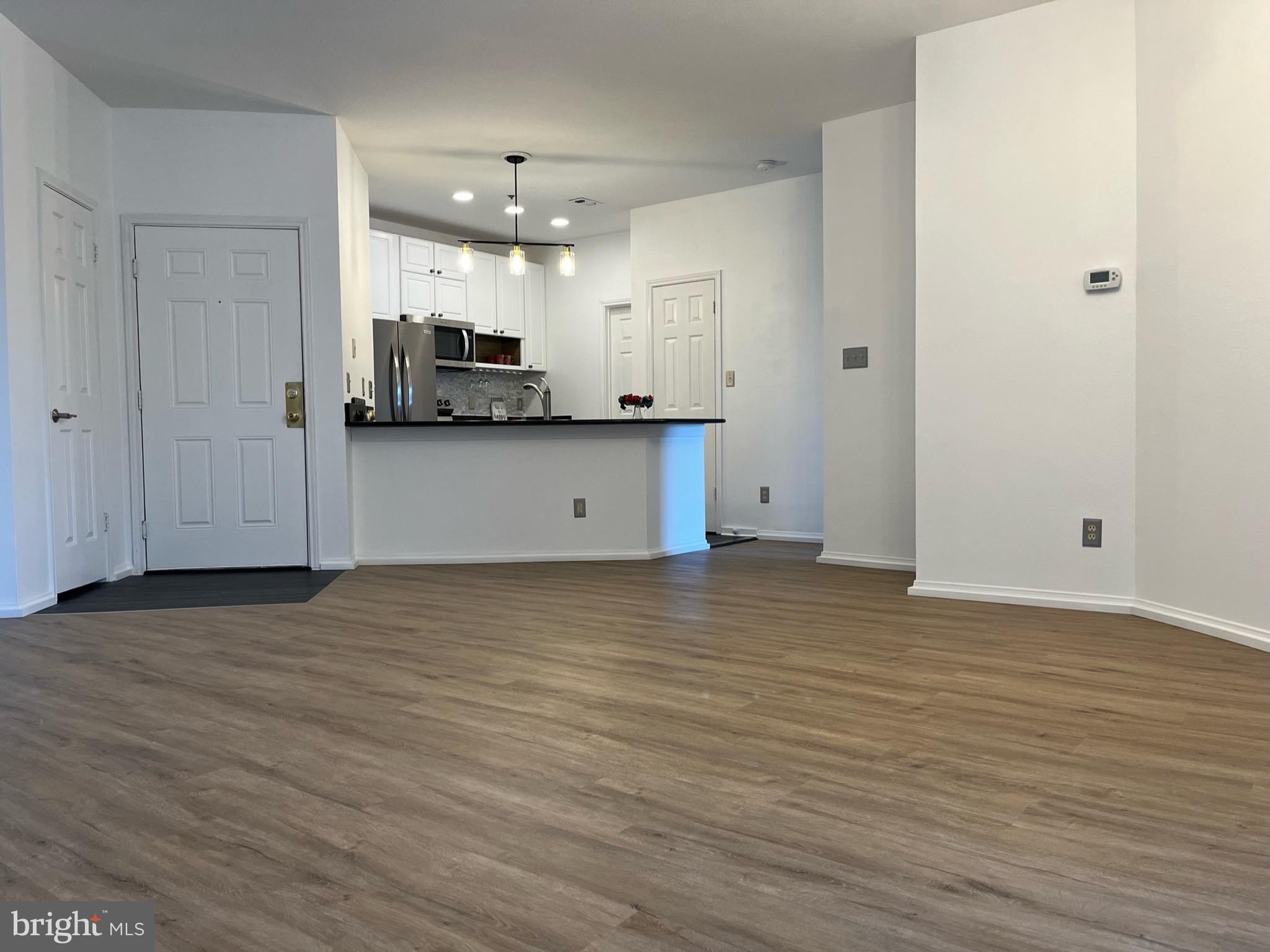 ENGLISH COUNTRY MANOR - Residential Lease