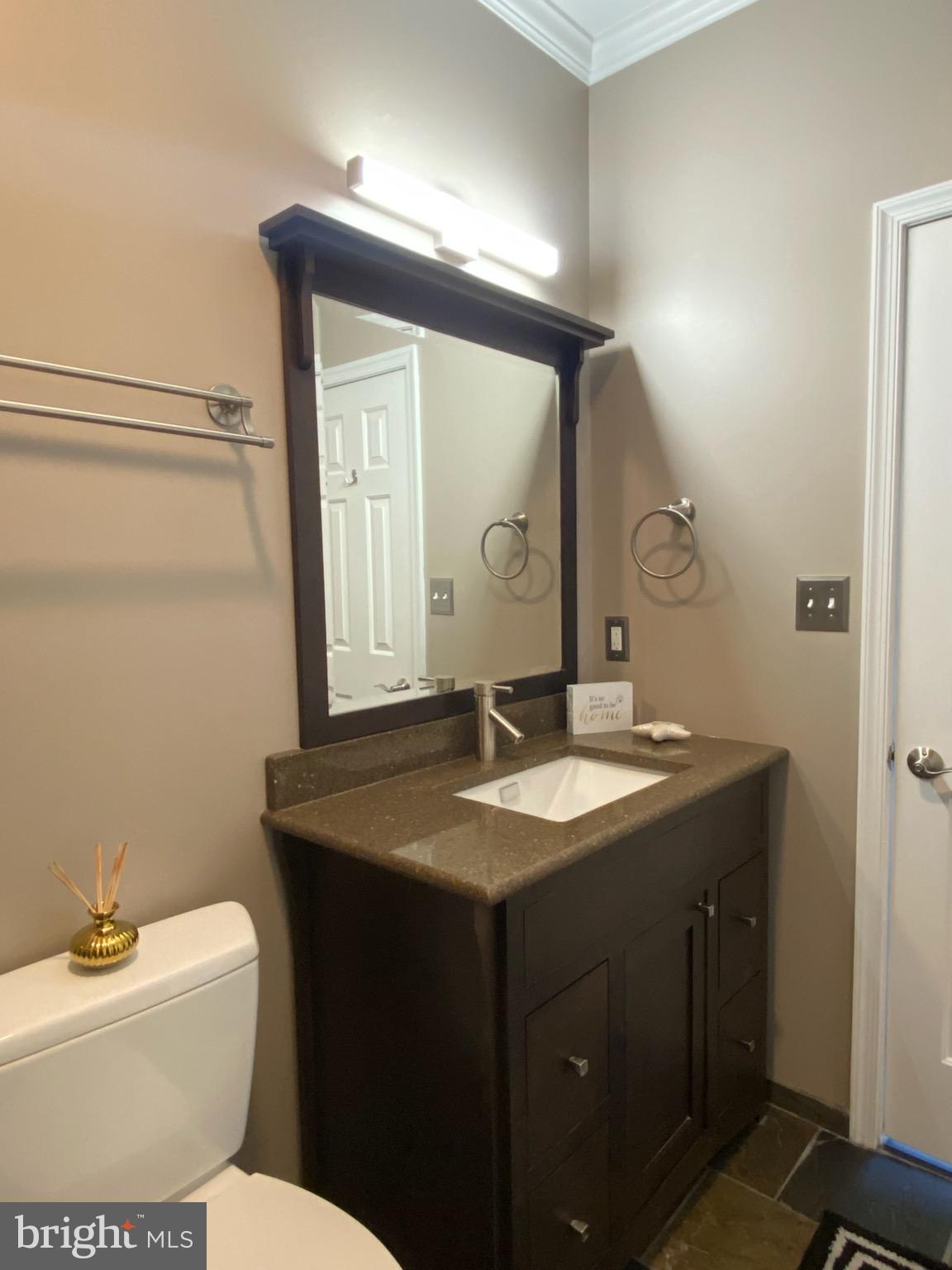 ENGLISH COUNTRY MANOR - Residential Lease