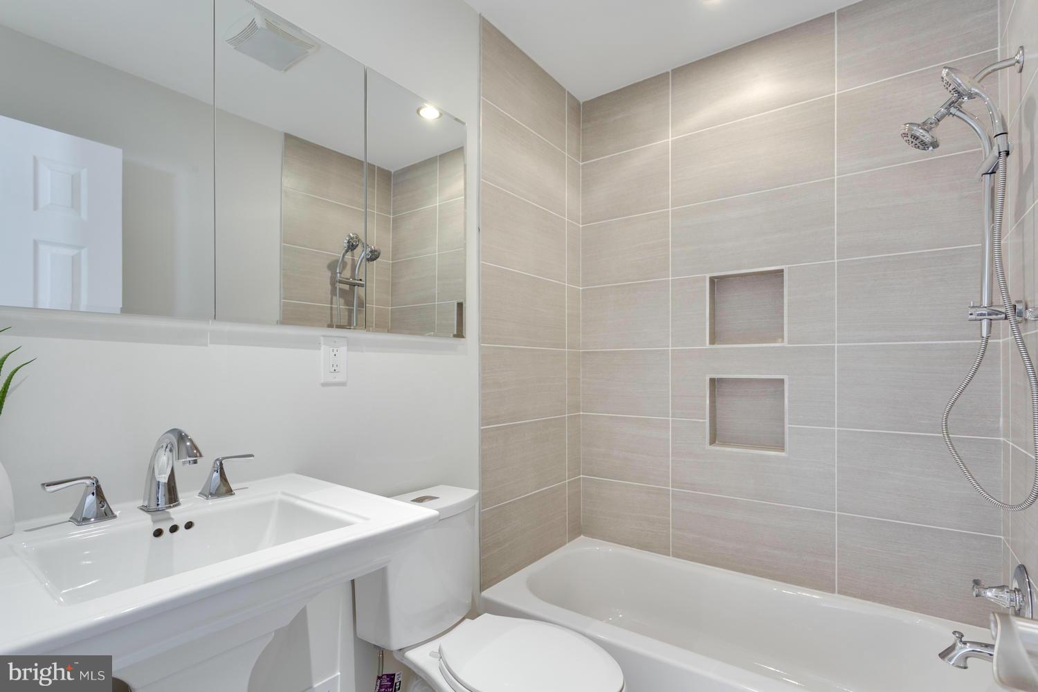 SLEEPY HOLLOW WOODS - Residential