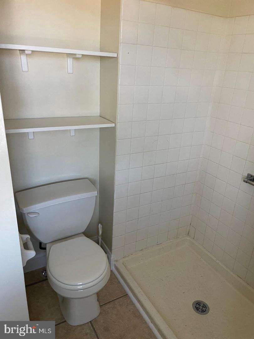 MONTGOMERY GLEN - Residential Lease