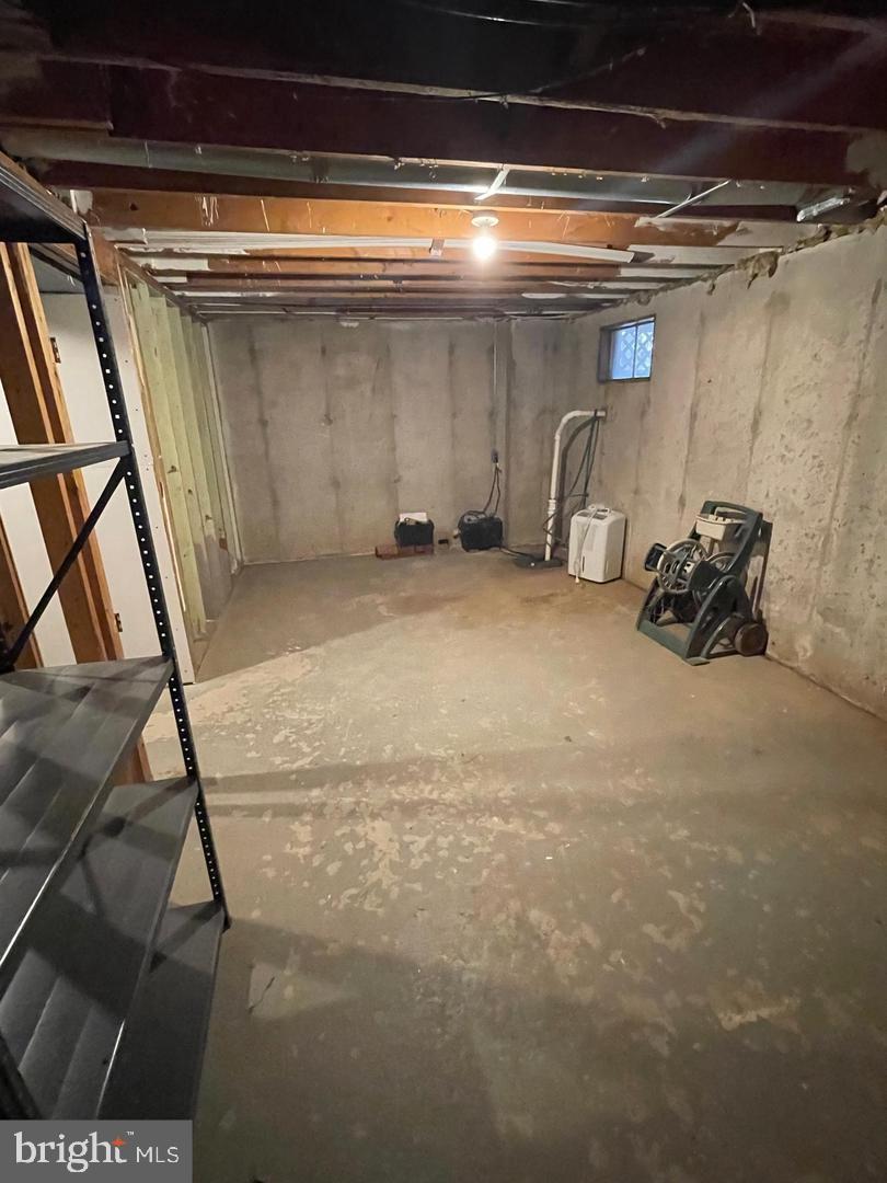 MONTGOMERY GLEN - Residential Lease