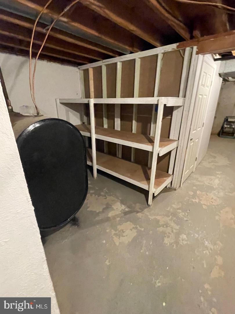 MONTGOMERY GLEN - Residential Lease