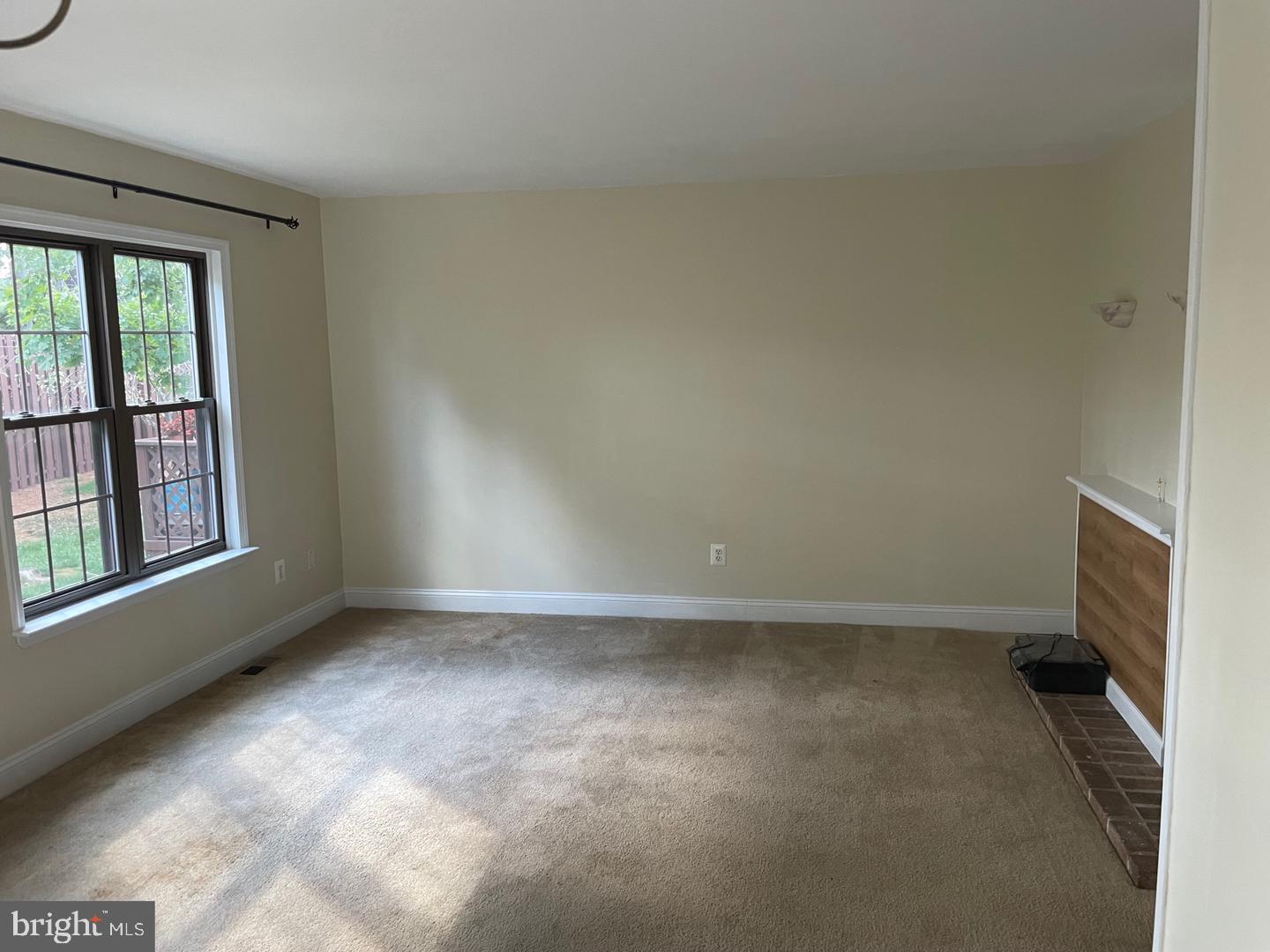 MONTGOMERY GLEN - Residential Lease