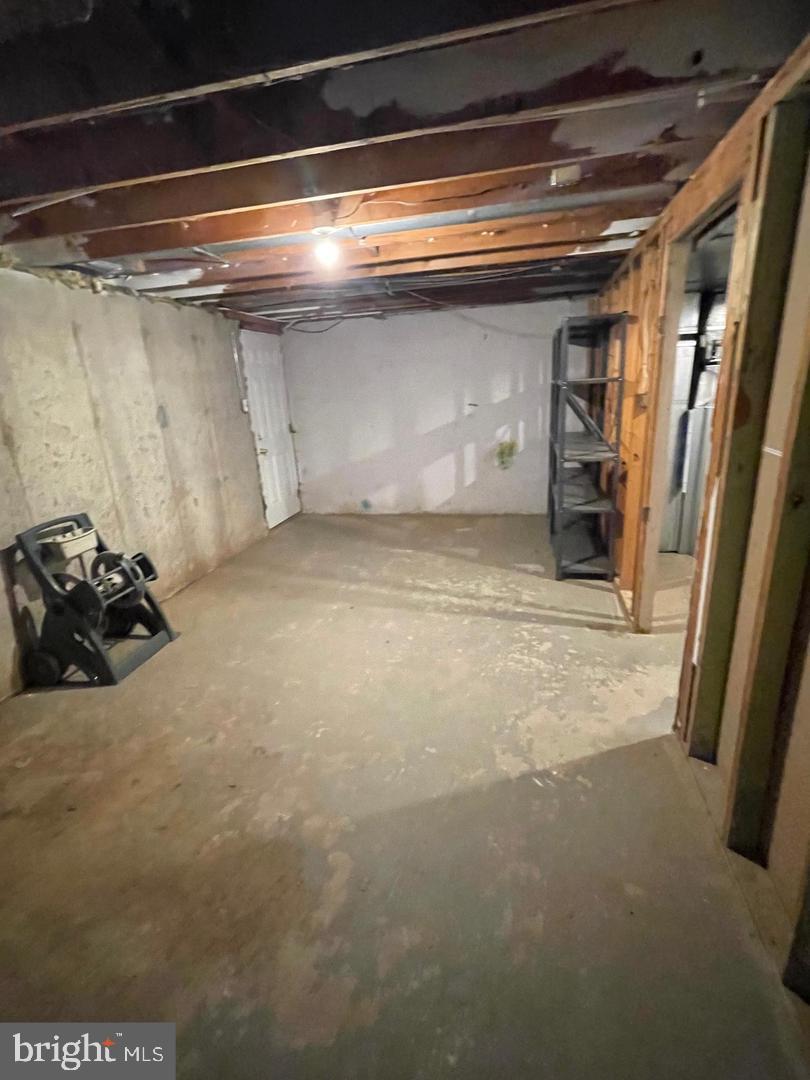 MONTGOMERY GLEN - Residential Lease