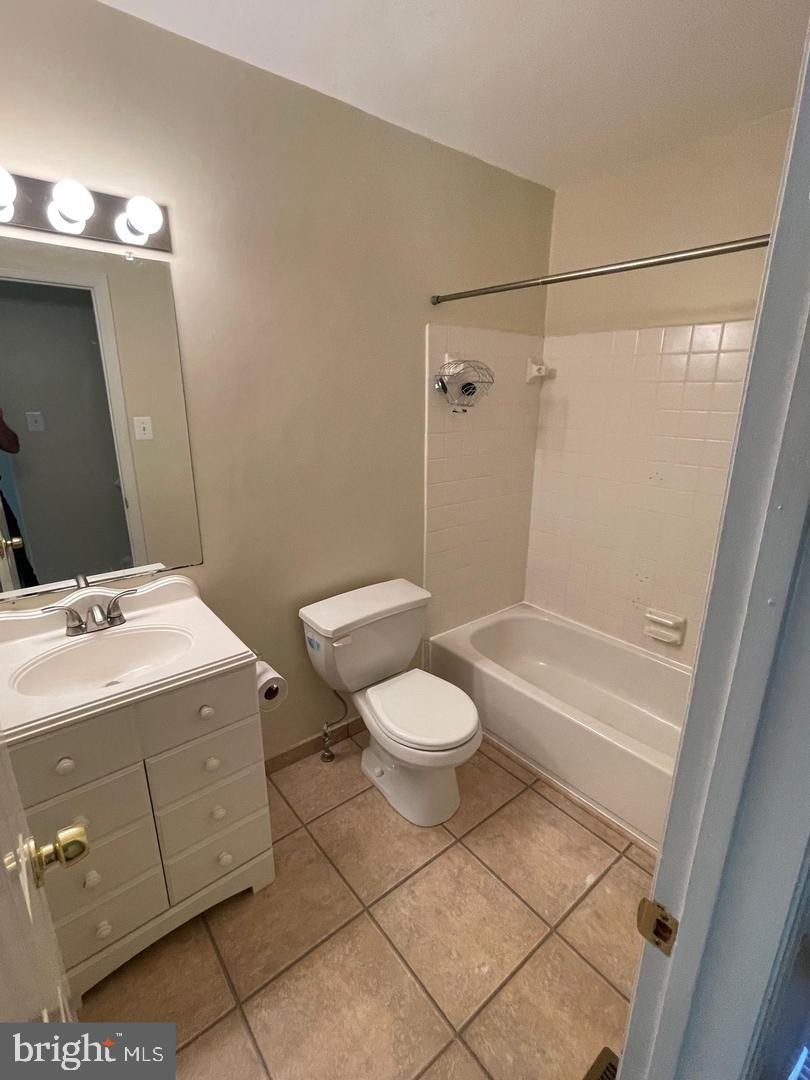 MONTGOMERY GLEN - Residential Lease