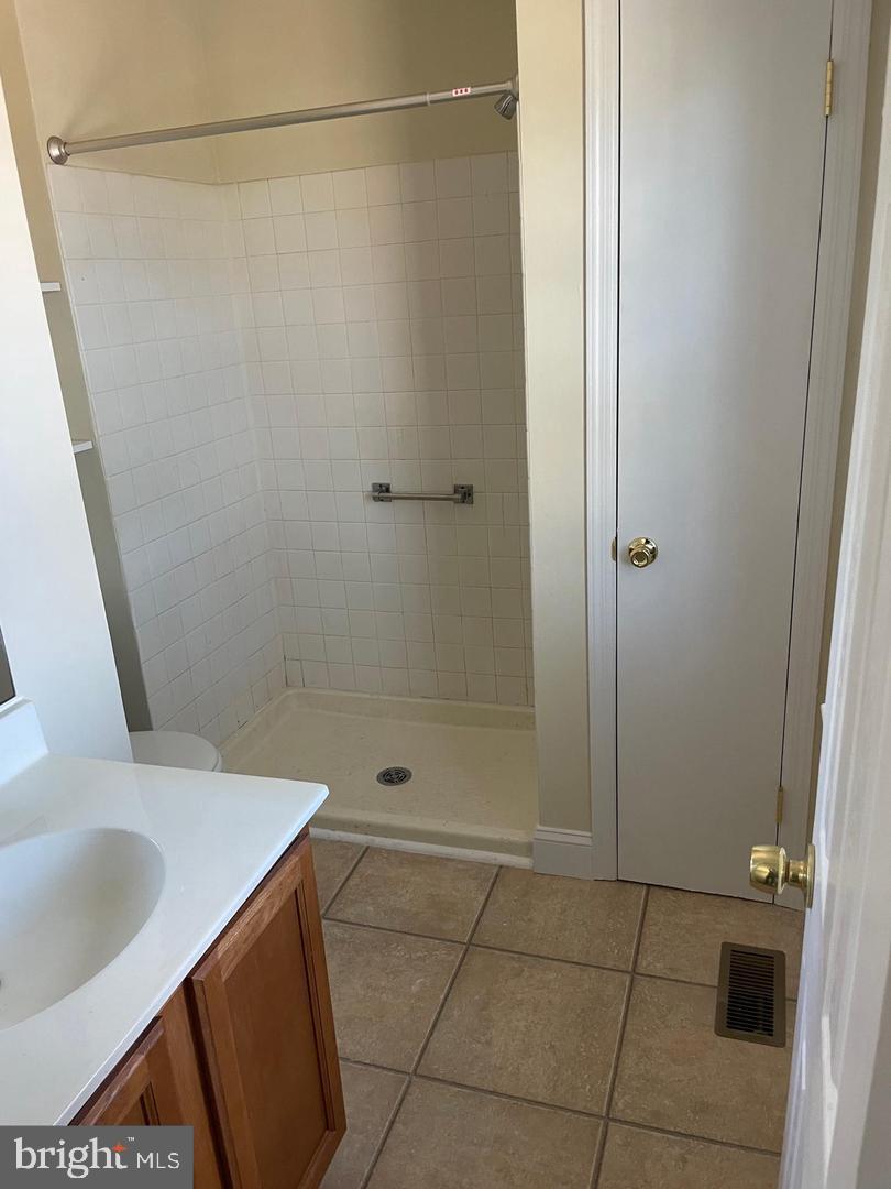 MONTGOMERY GLEN - Residential Lease