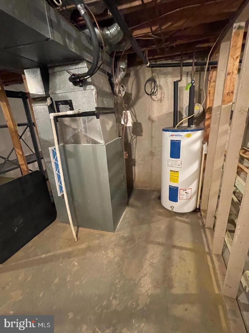 MONTGOMERY GLEN - Residential Lease