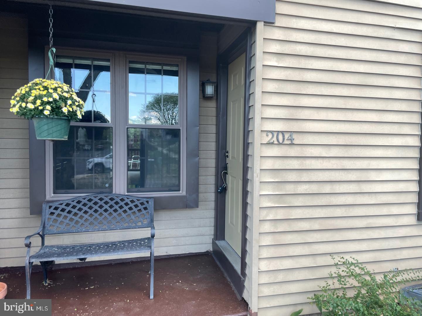 MONTGOMERY GLEN - Residential Lease