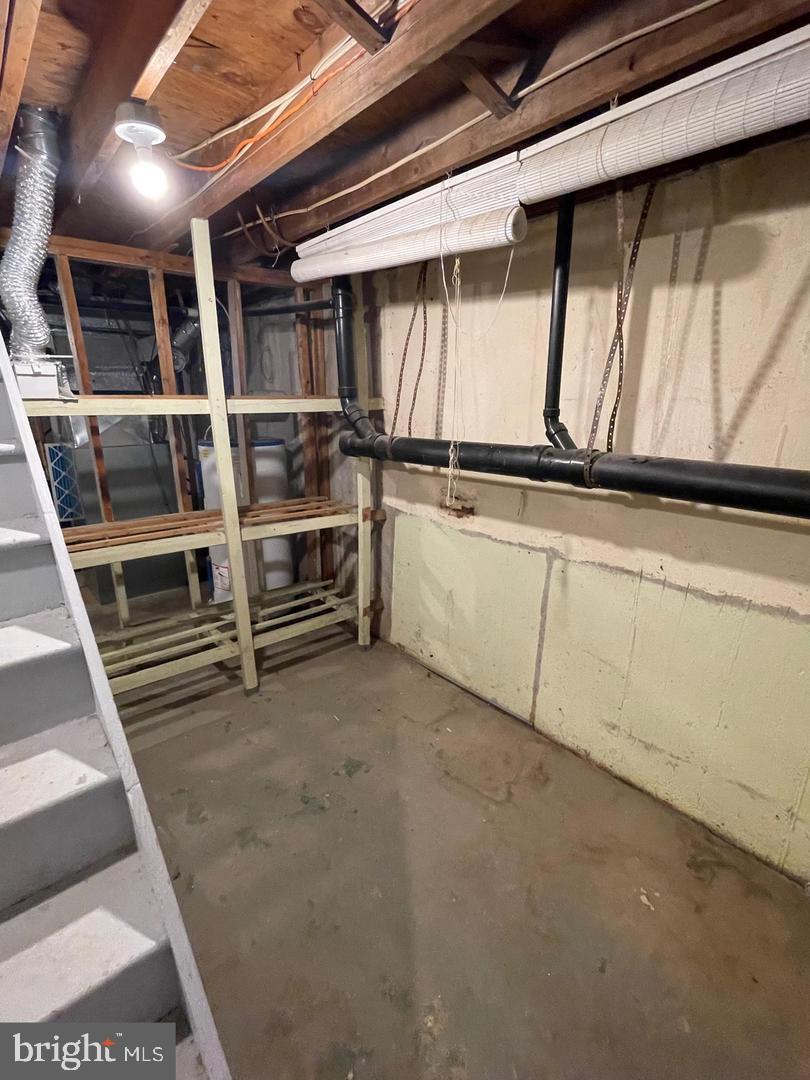 MONTGOMERY GLEN - Residential Lease