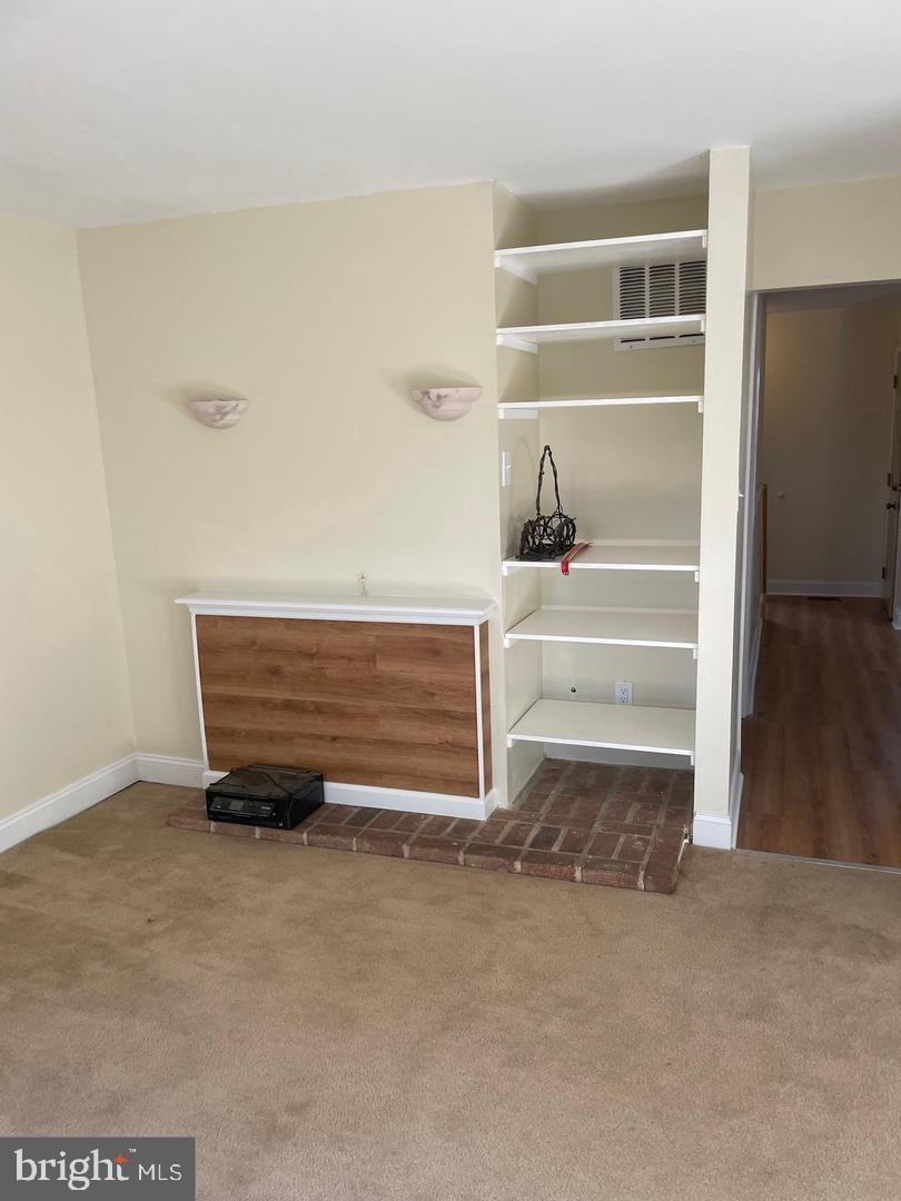 MONTGOMERY GLEN - Residential Lease