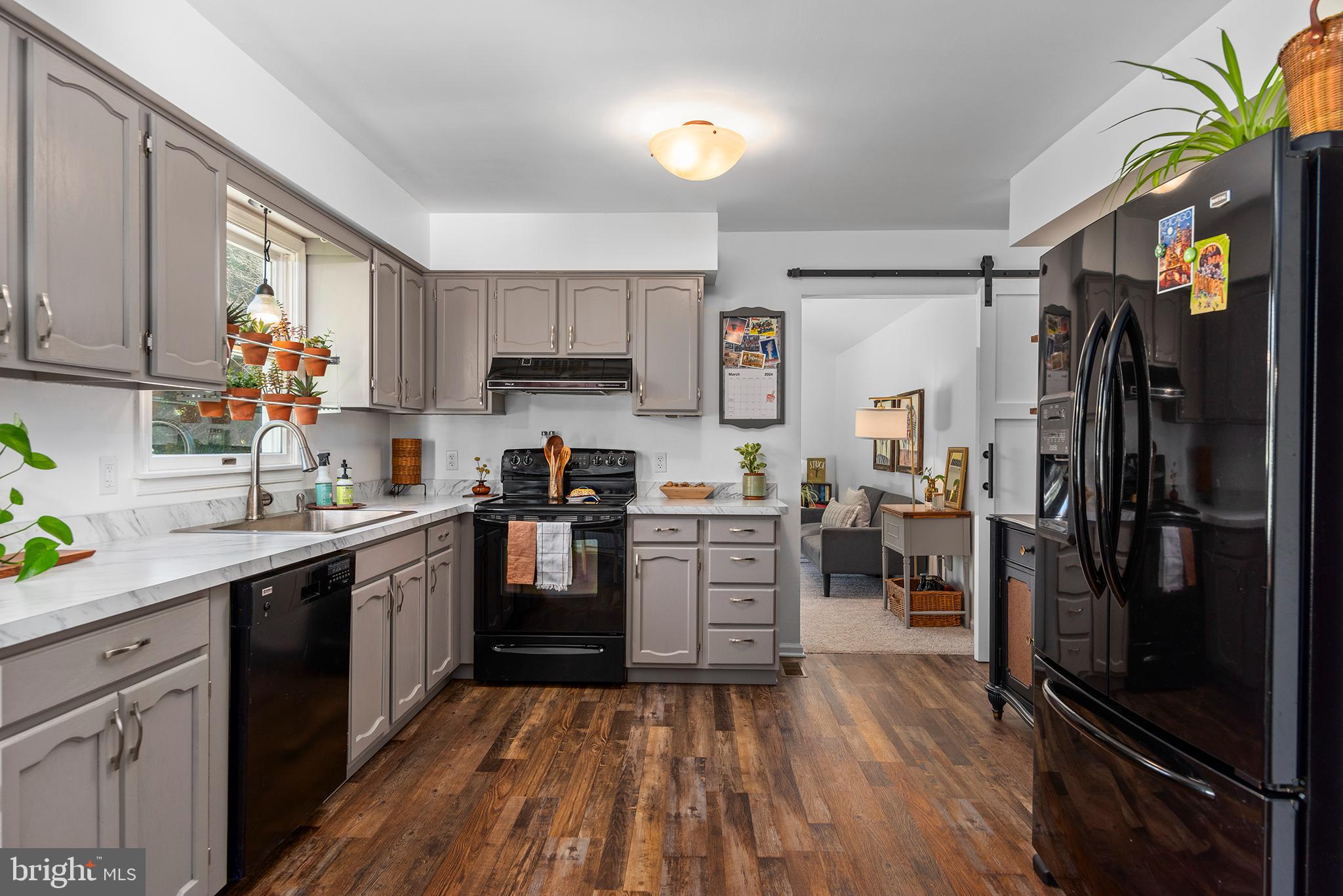 ACADEMY HILLS - Residential