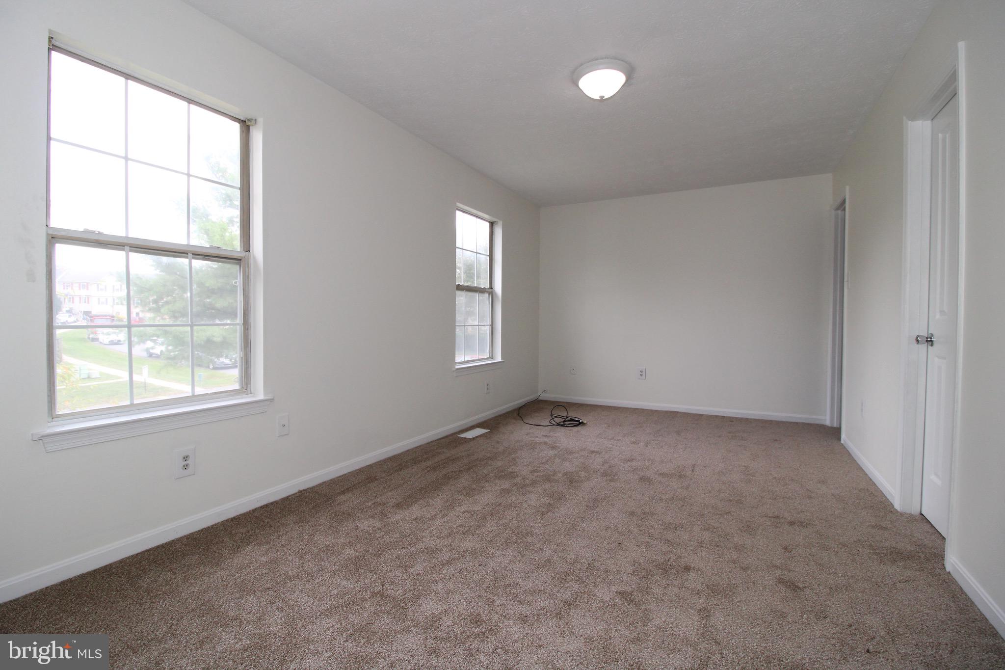 ROBINS GLENN - Residential Lease