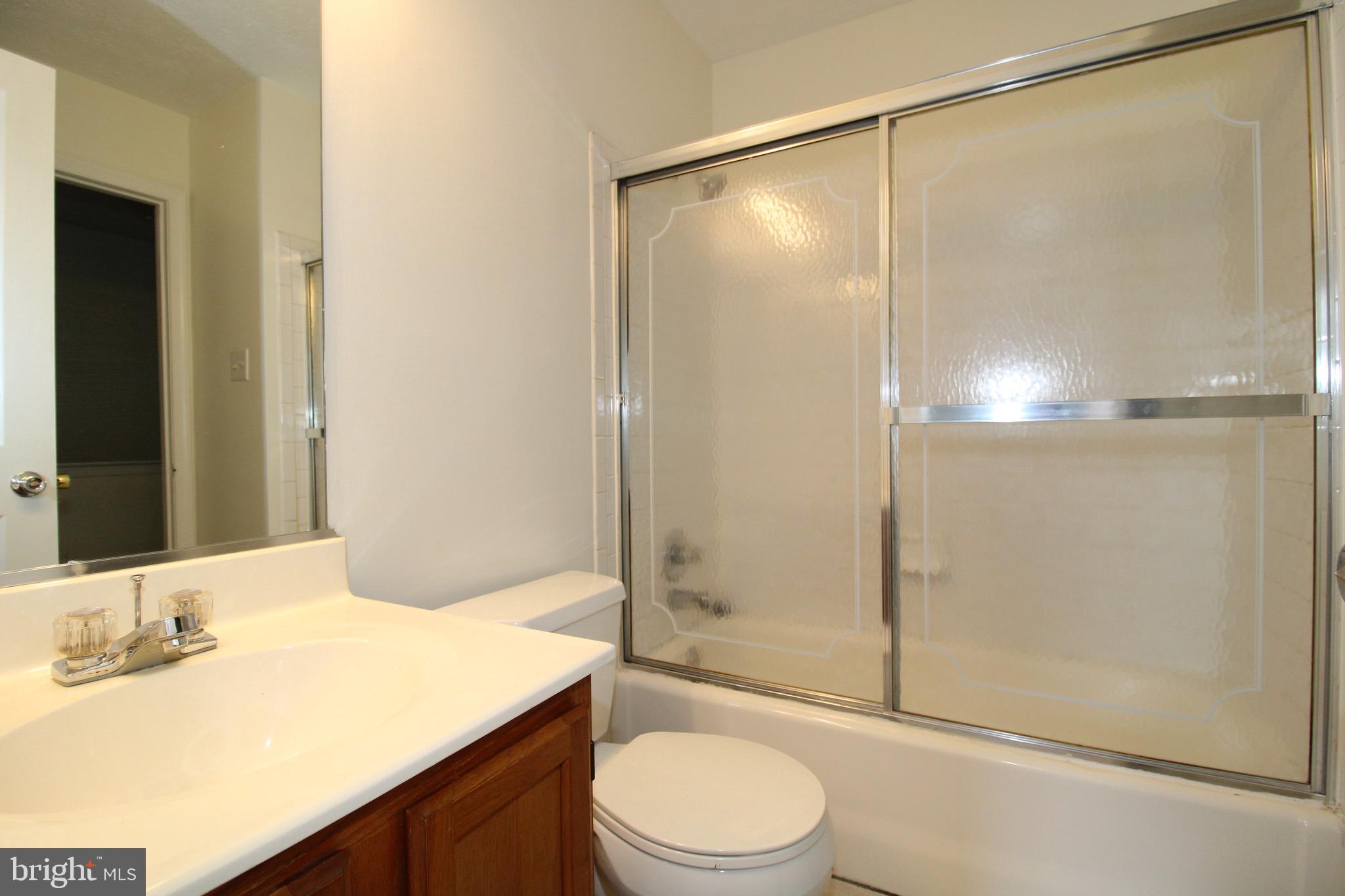 ROBINS GLENN - Residential Lease