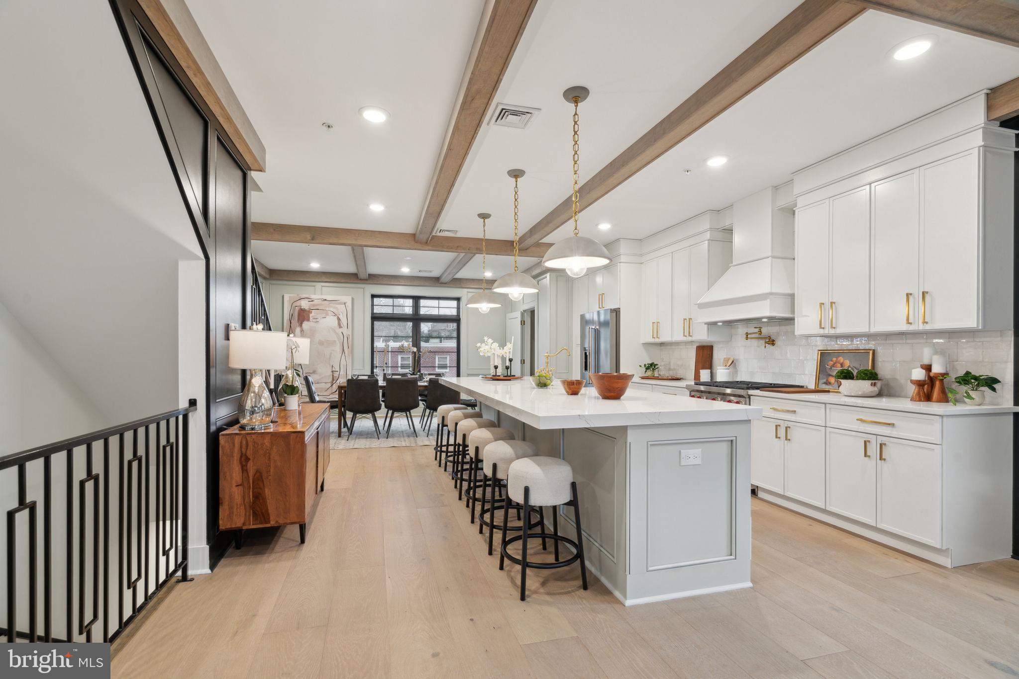 ROXBOROUGH - Residential