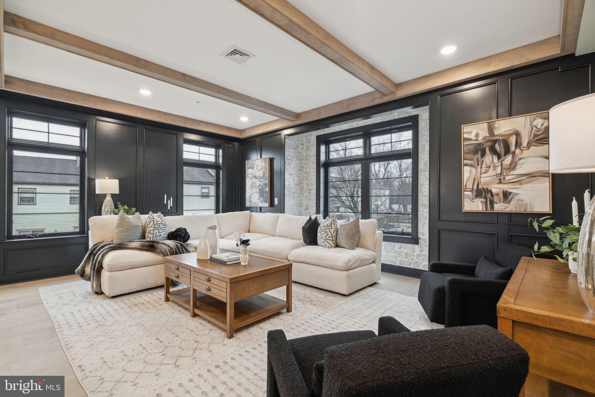 ROXBOROUGH - Residential