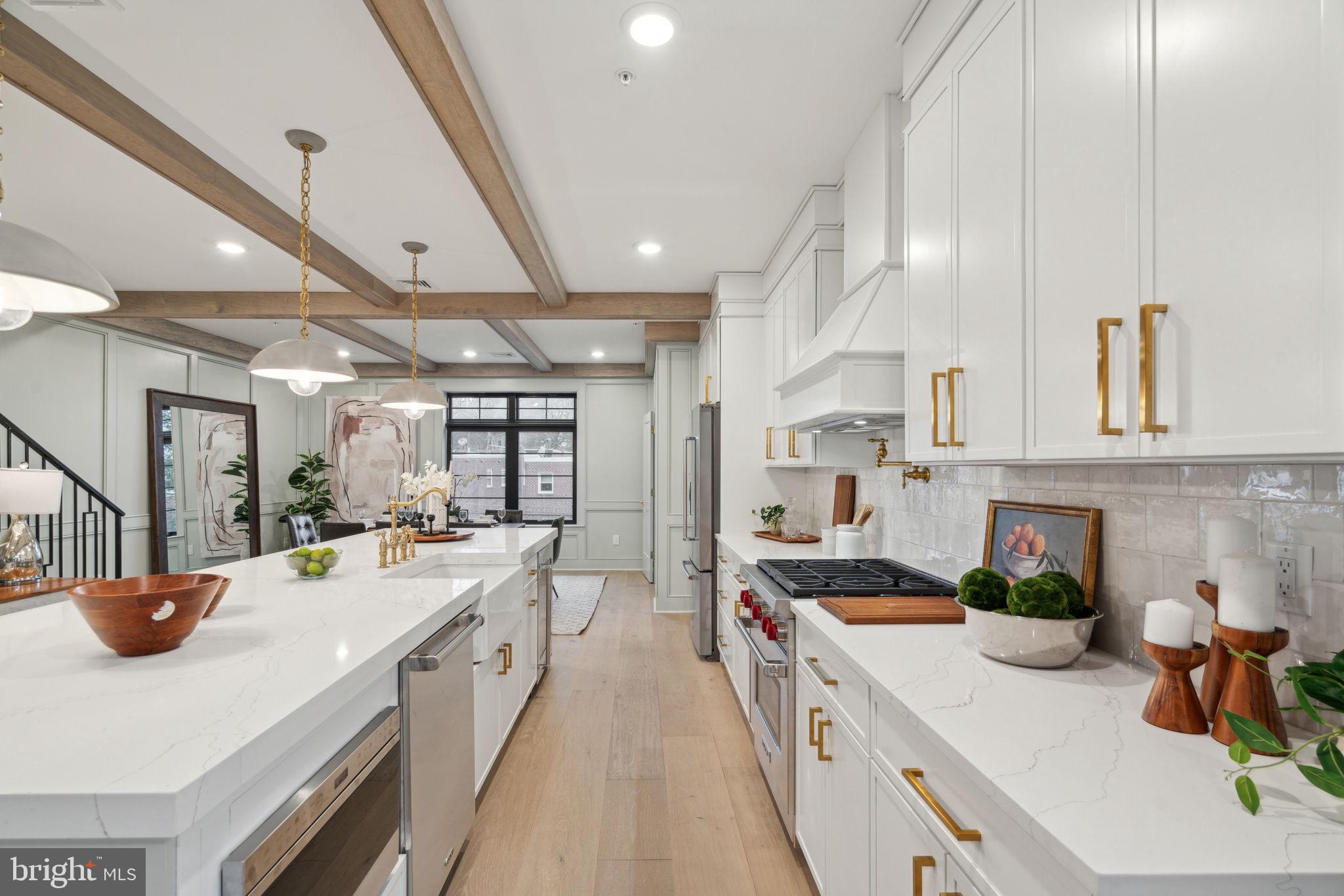 ROXBOROUGH - Residential