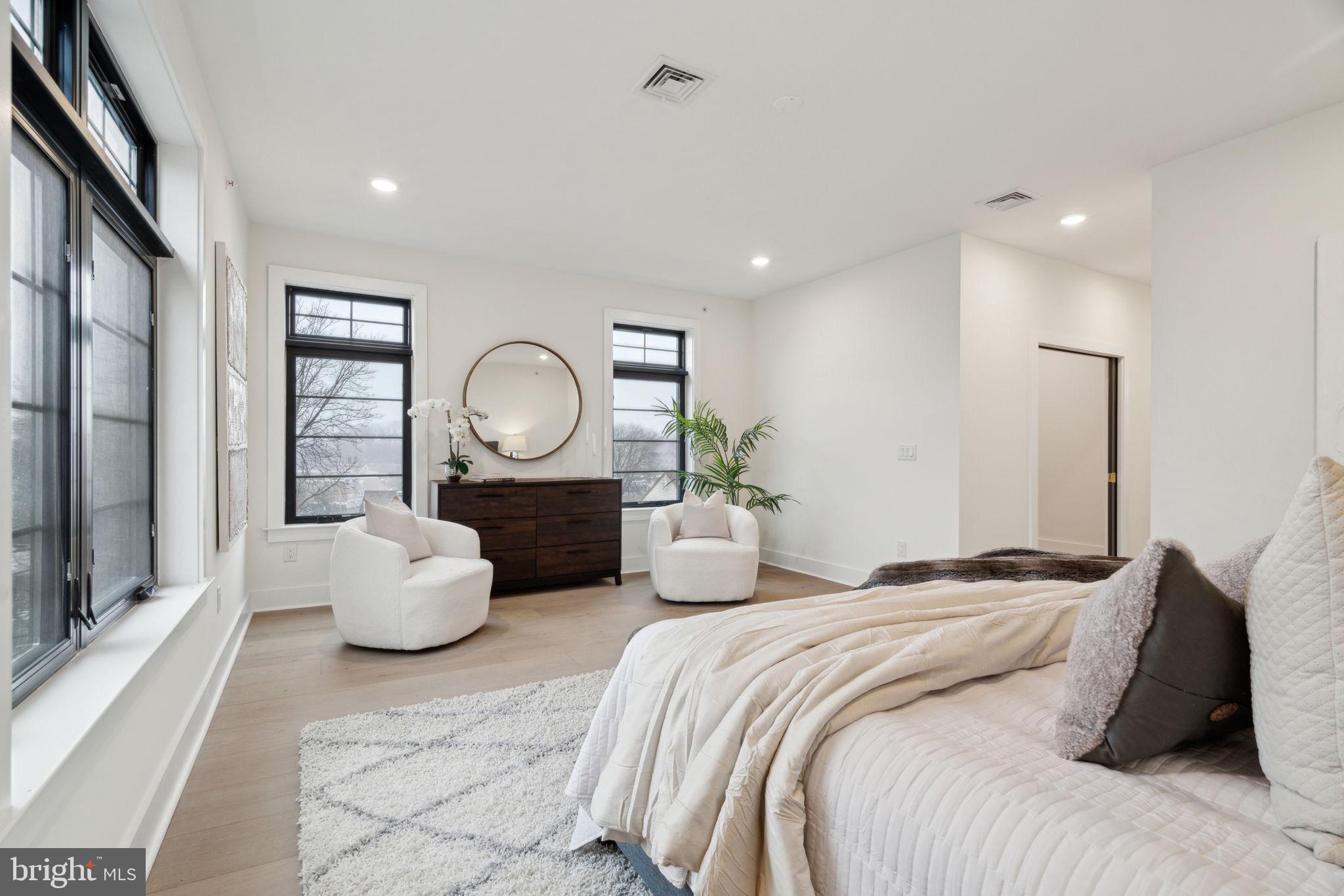 ROXBOROUGH - Residential