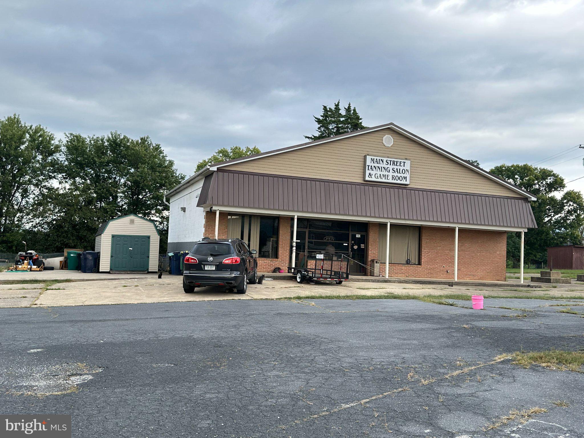 208 W MAIN STREET