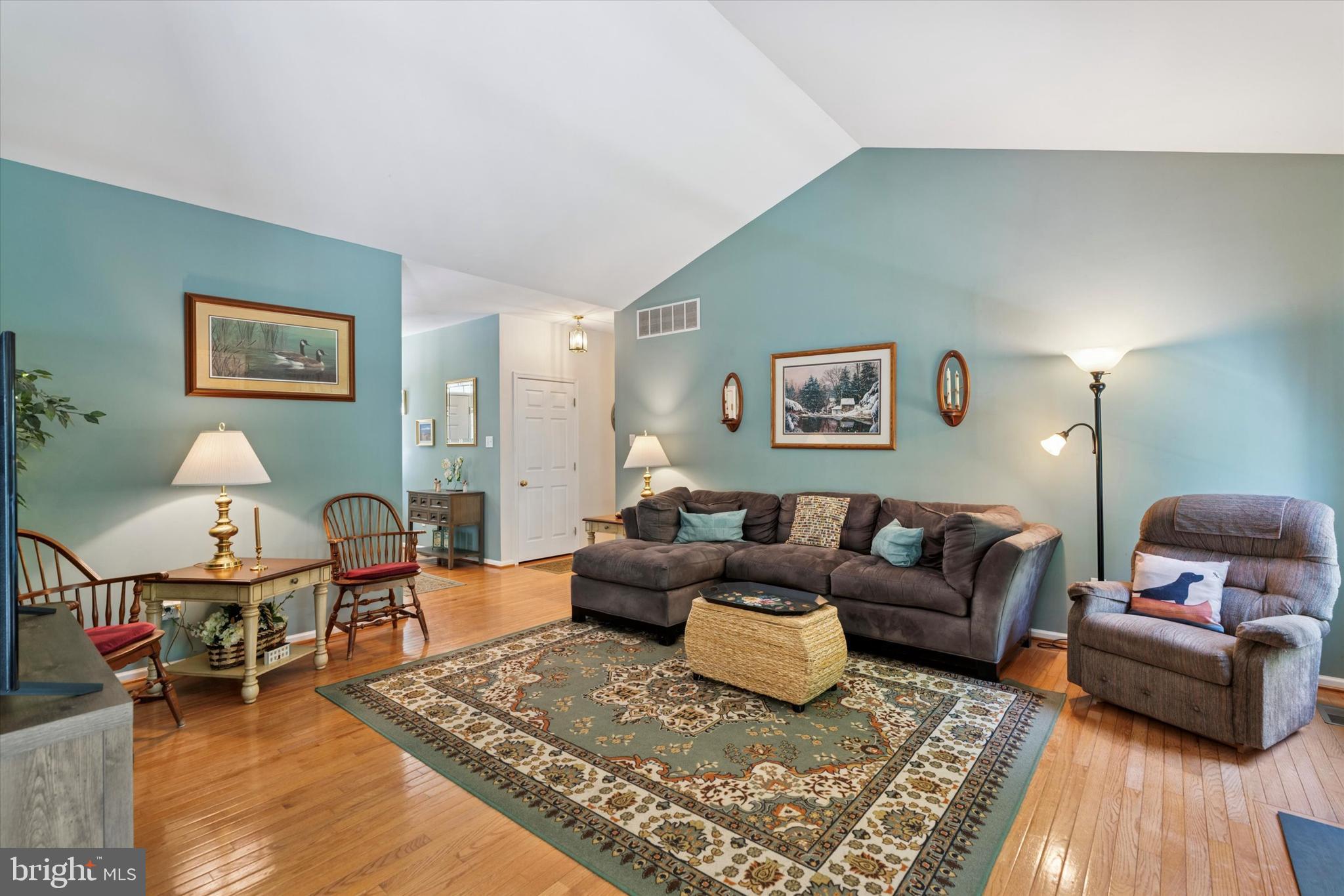 302 CRESSENT COURT