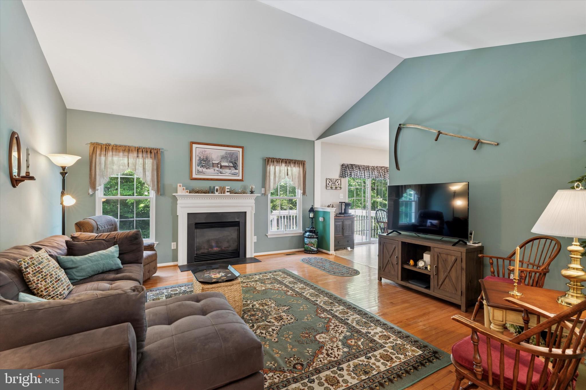 302 CRESSENT COURT