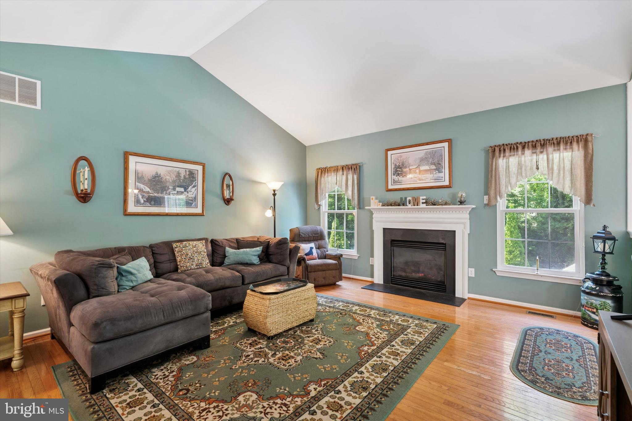 302 CRESSENT COURT