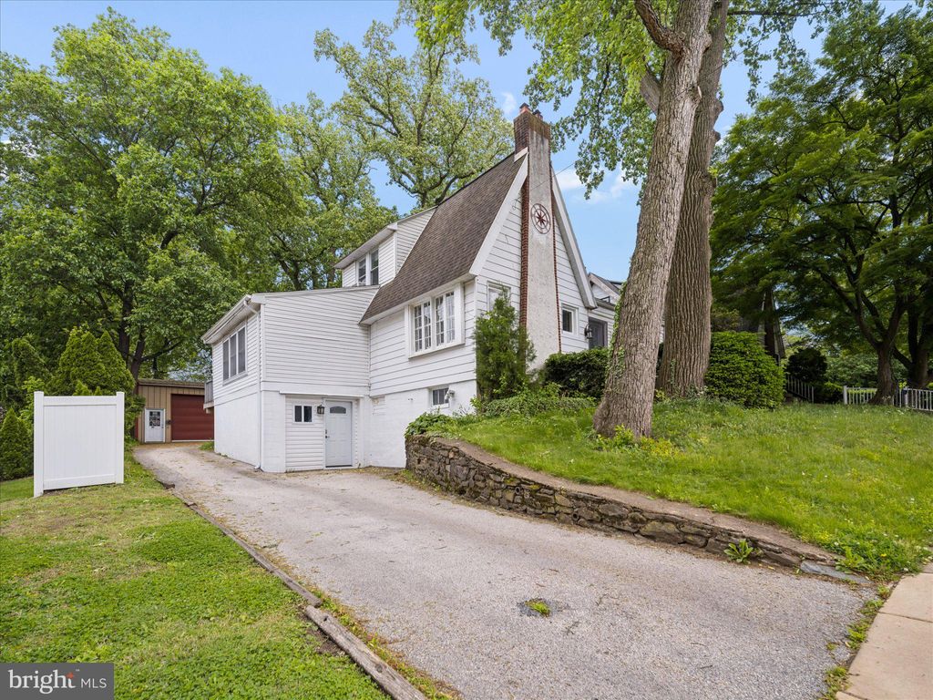 Photo of 303 W Maryland Avenue, ALDAN, PA 19018 (MLS # PADE2114134)
