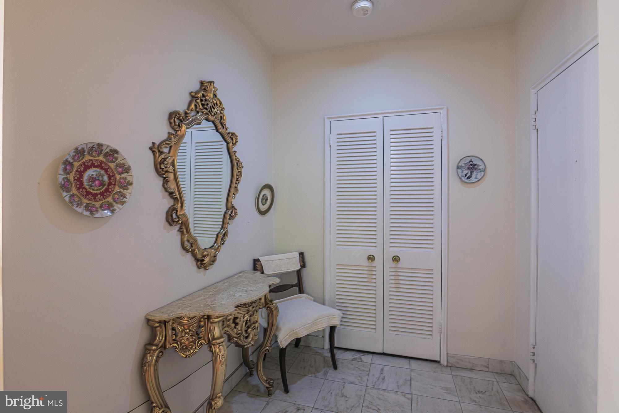 ELEVEN SLADE - Residential