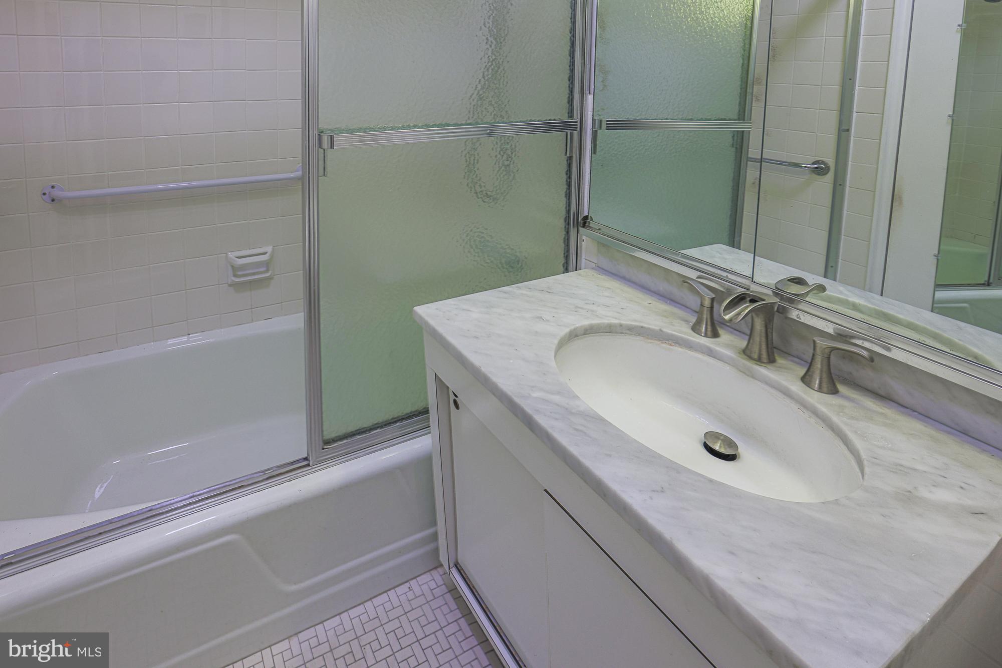 ELEVEN SLADE - Residential