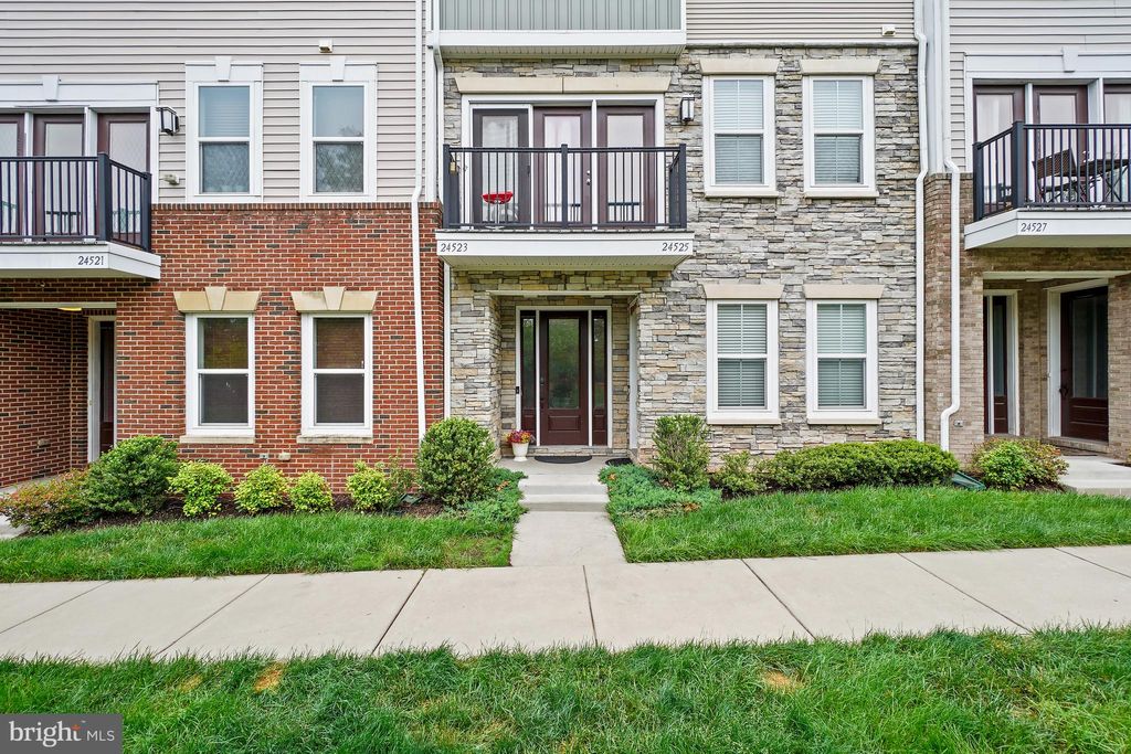 Photo of 24523 Glenville Grove Terrace, ALDIE, VA 20105 (MLS # VALO2125920)
