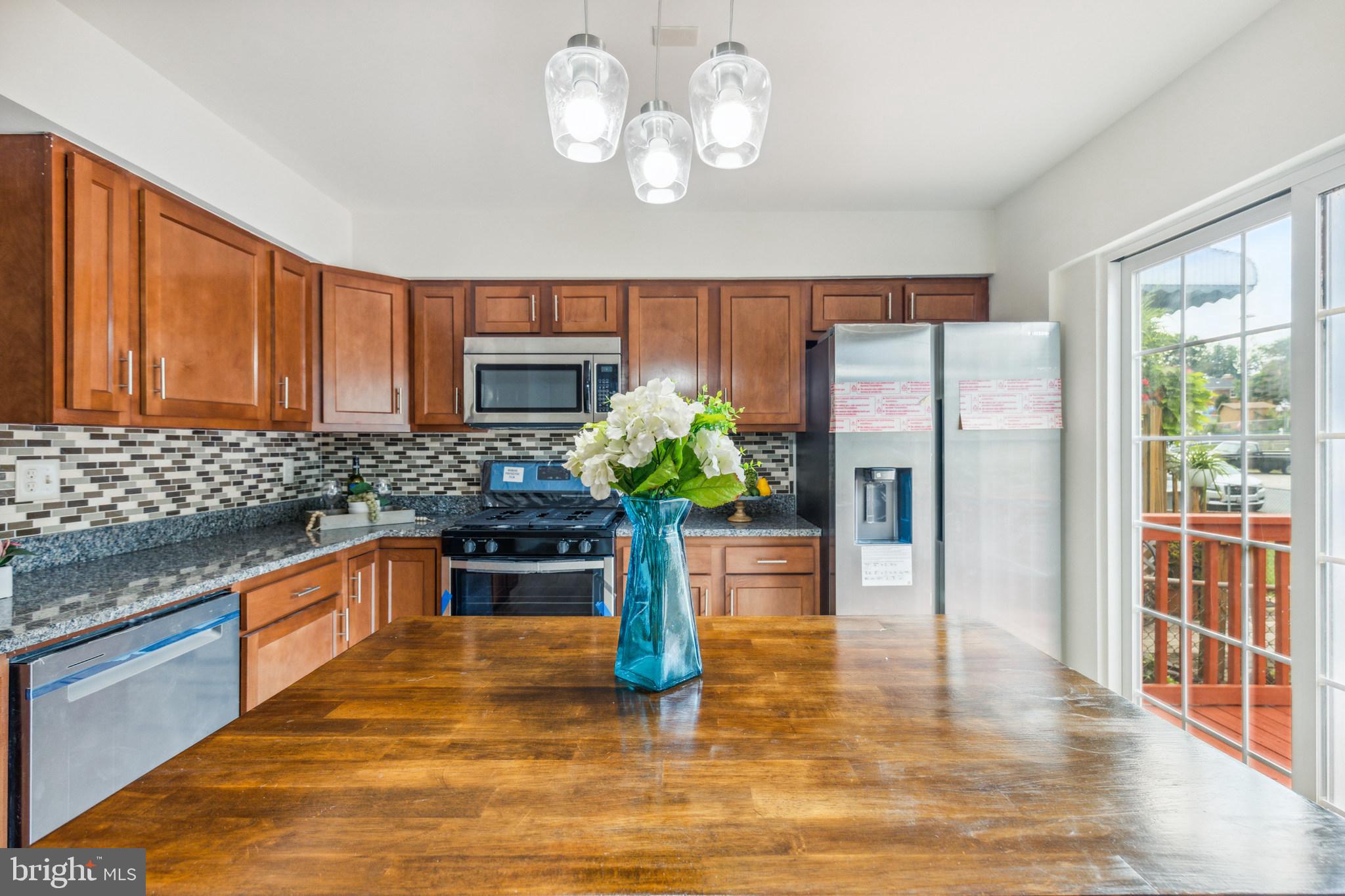 DUNSHIRE TOWNHOUSES - Residential