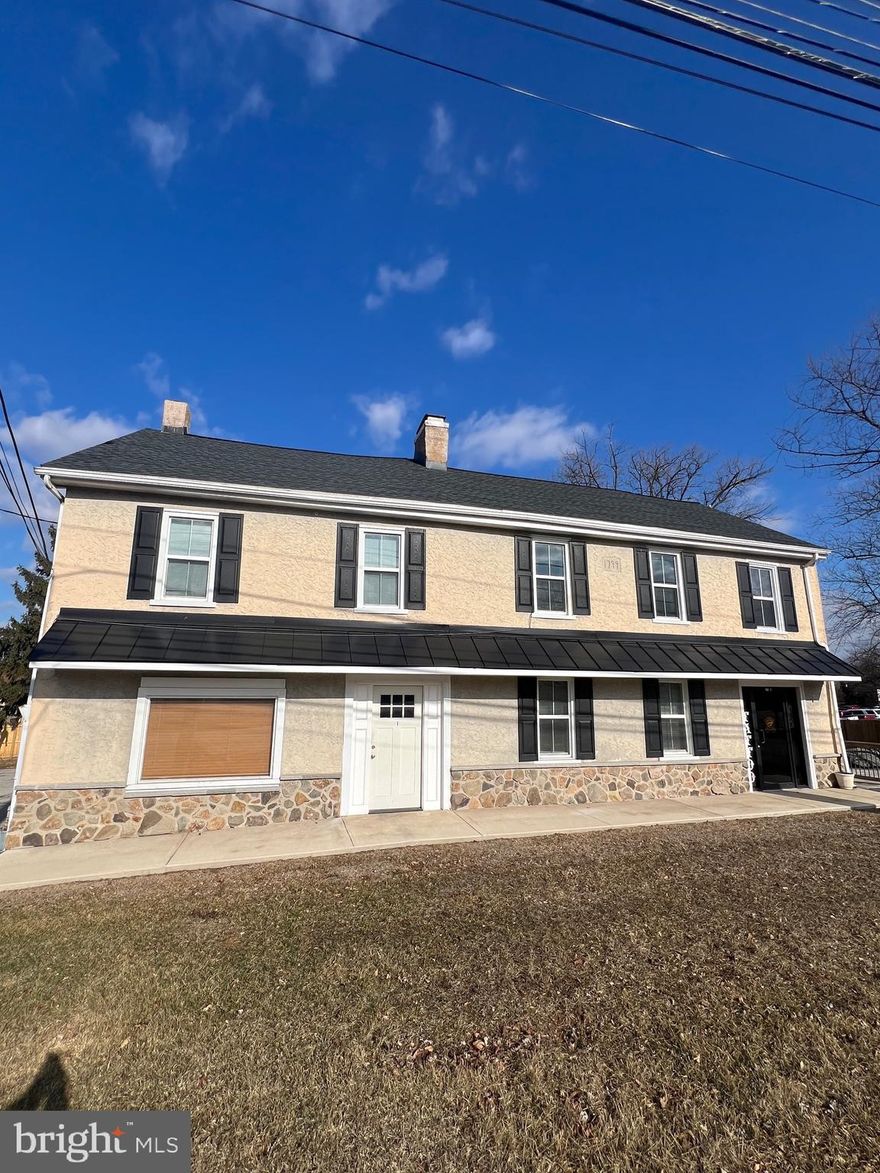 Beautifully Renovated 2-Bedroom Apartment in Frazer – Prime Location!
Welcome to your new home! This freshly renovated 2-bedroom, 1.5-bathroom apartment in Frazer offers modern comfort and convenience. Completed in 2024, the updates include newer carpet in the family room, sleek finishes, and an expansive kitchen with stunning granite countertops—perfect for cooking and entertaining.
Located close to all major highways, commuting is a breeze! The apartment also features on-site laundry for added convenience. Don’t miss this opportunity to live in a stylish, updated space with easy access to everything this cozy apartment has to offer.
Schedule your tour today!