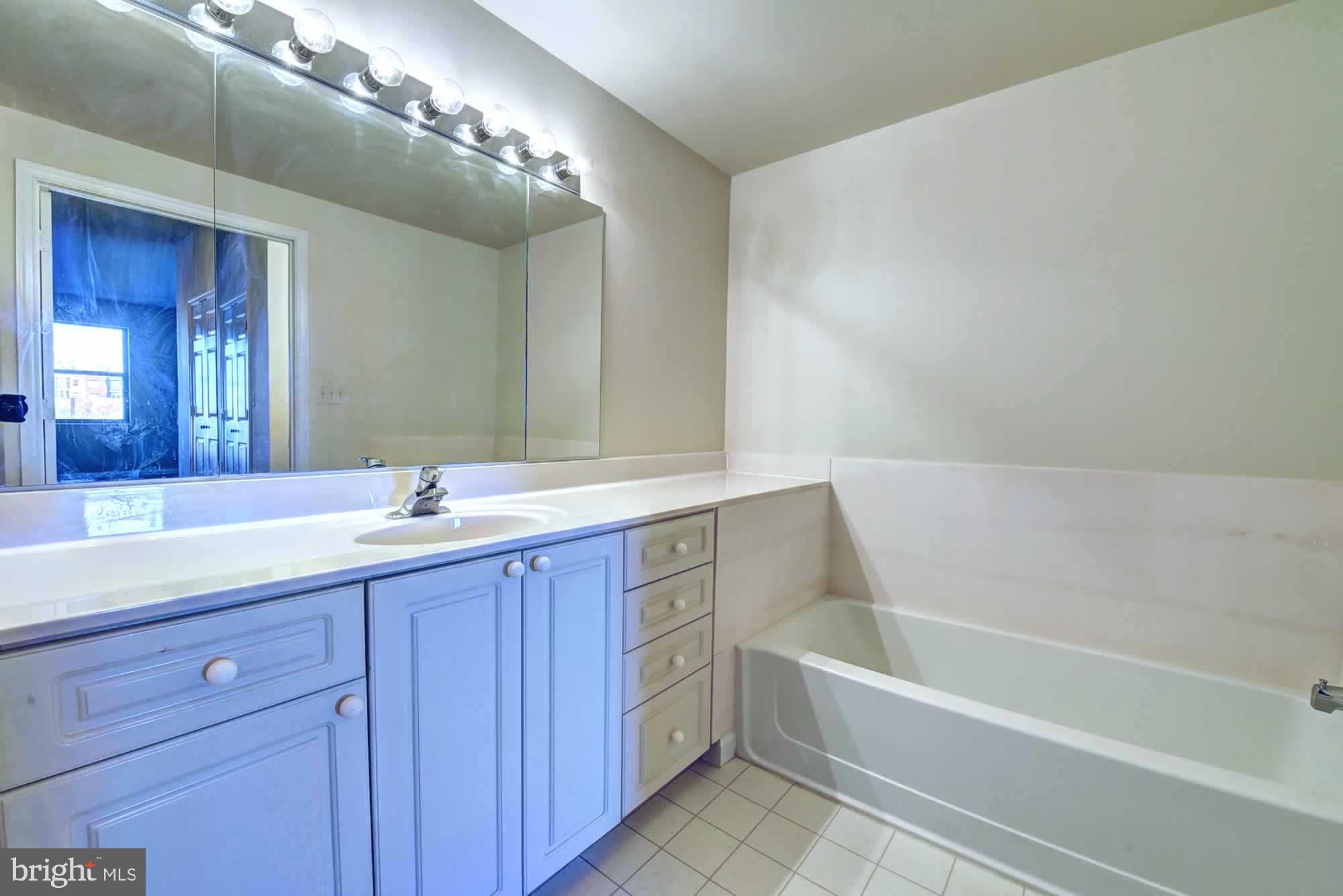 LEISURE WORLD - Residential