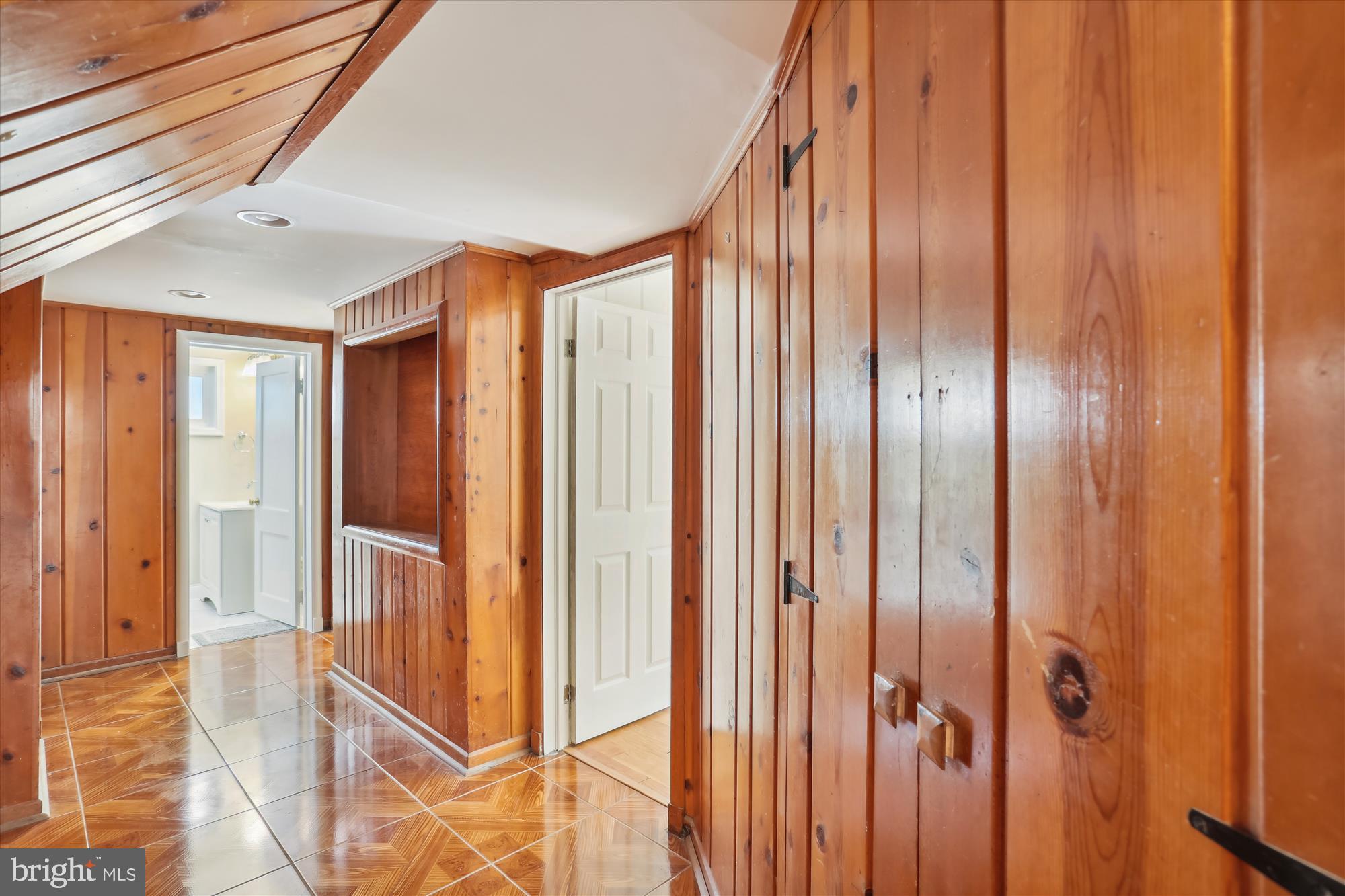 BRADLEY HILLS - Residential