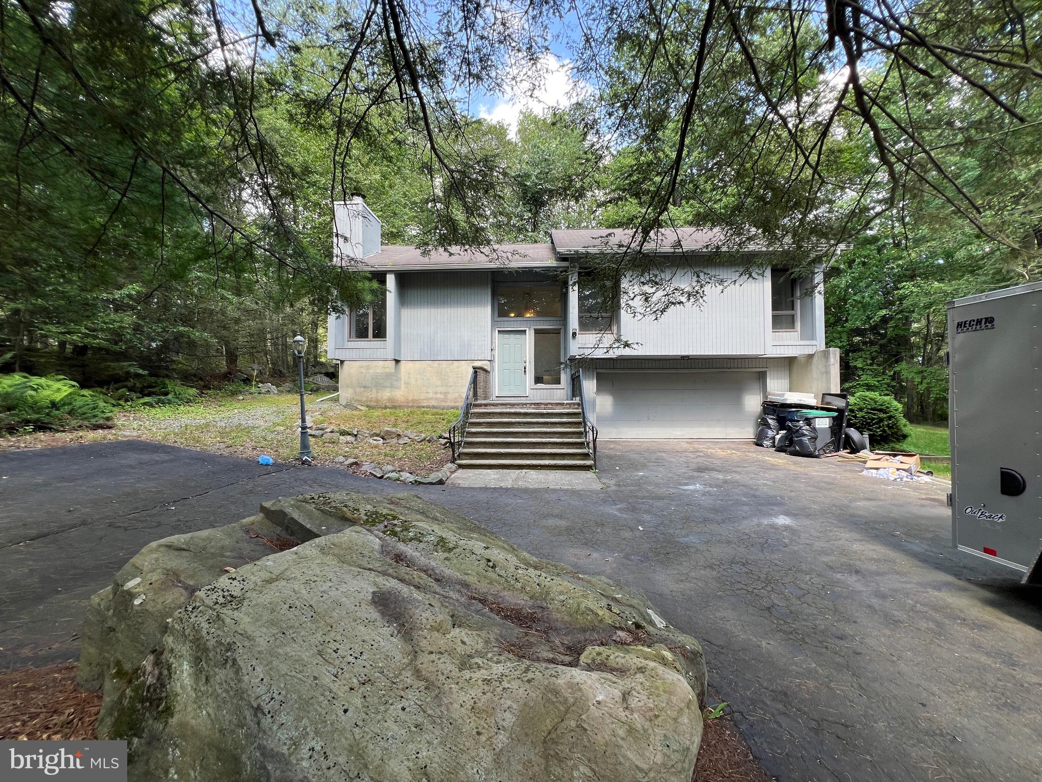 2533 COUNTRY CLUB DRIVE