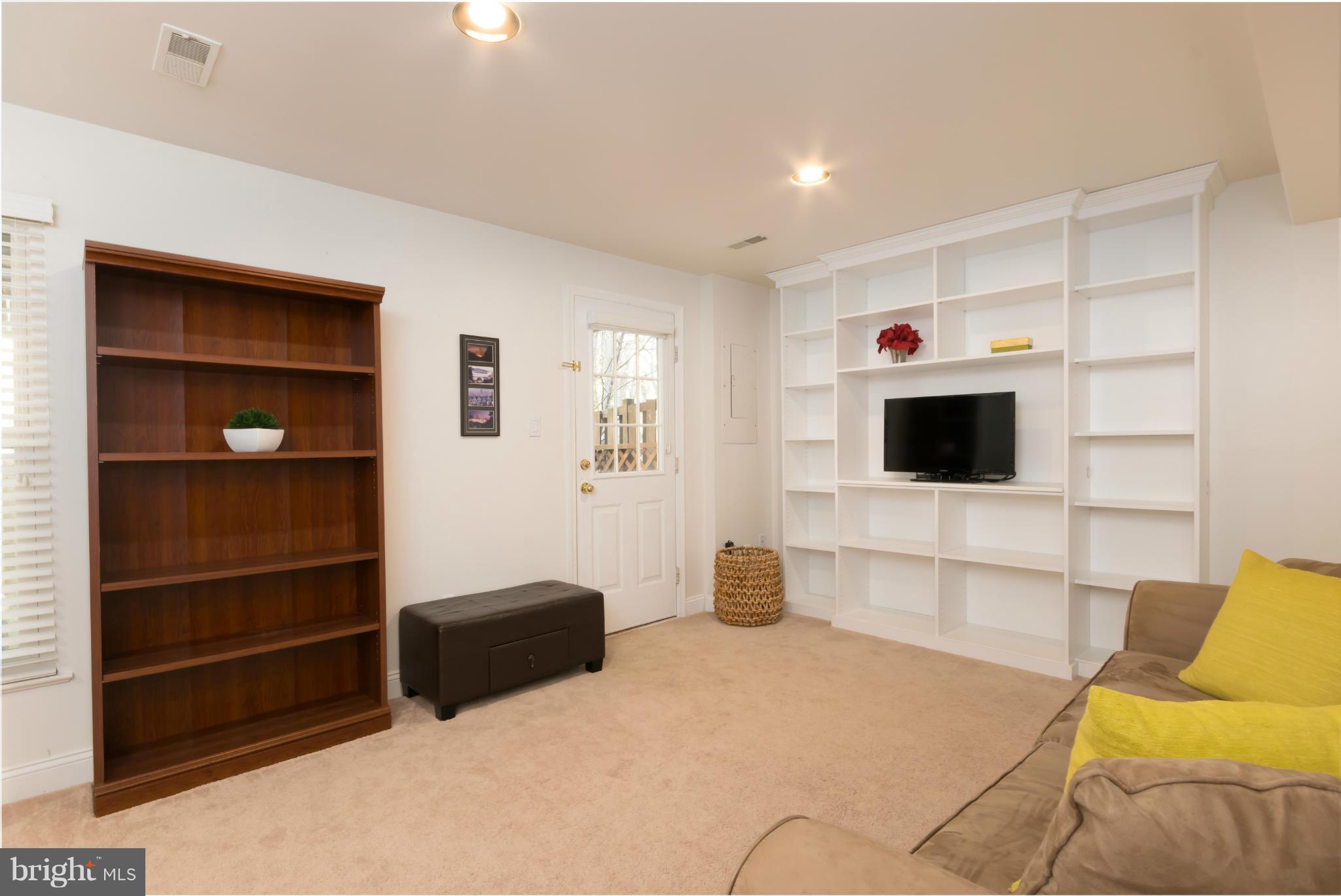 POTOMAC LAKES - Residential