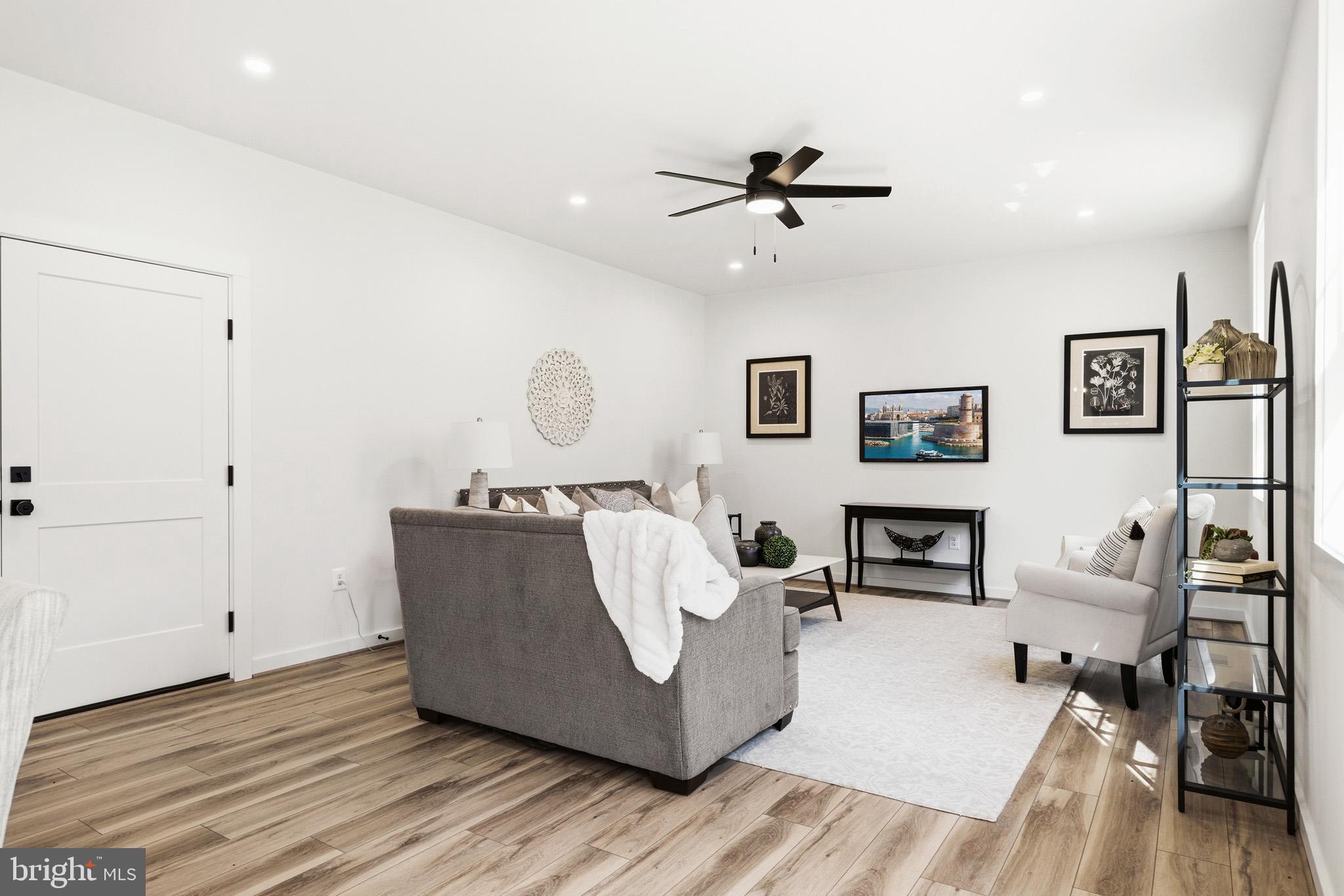 HAWKS NEST - Residential