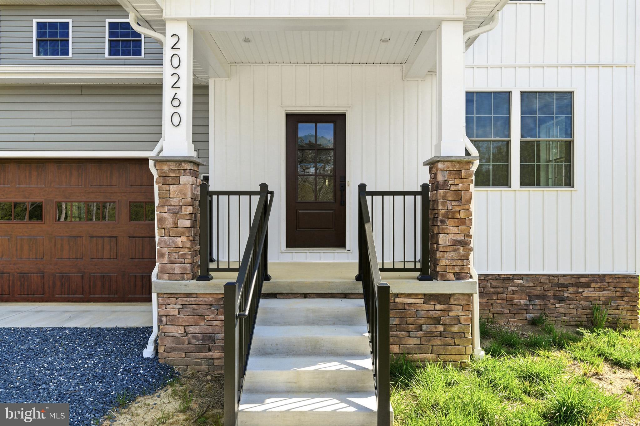 HAWKS NEST - Residential