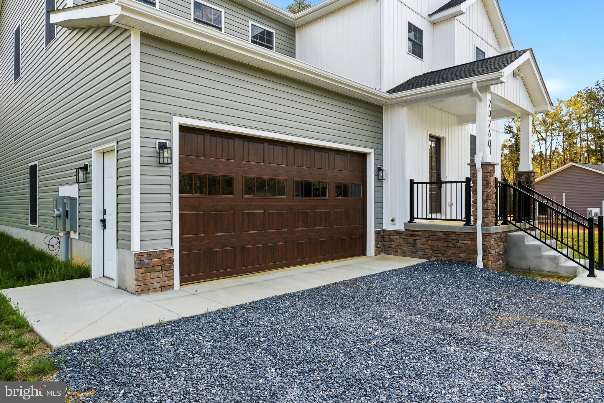 HAWKS NEST - Residential