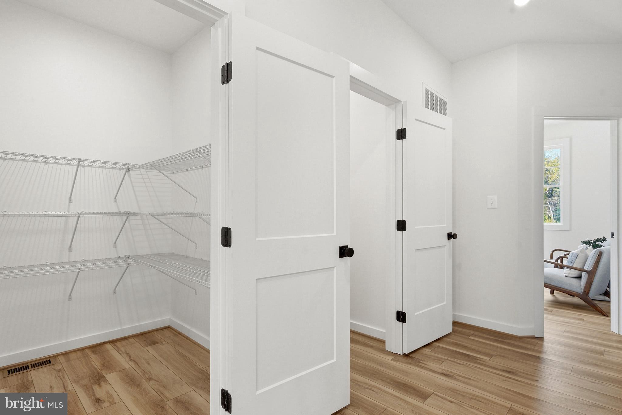 HAWKS NEST - Residential