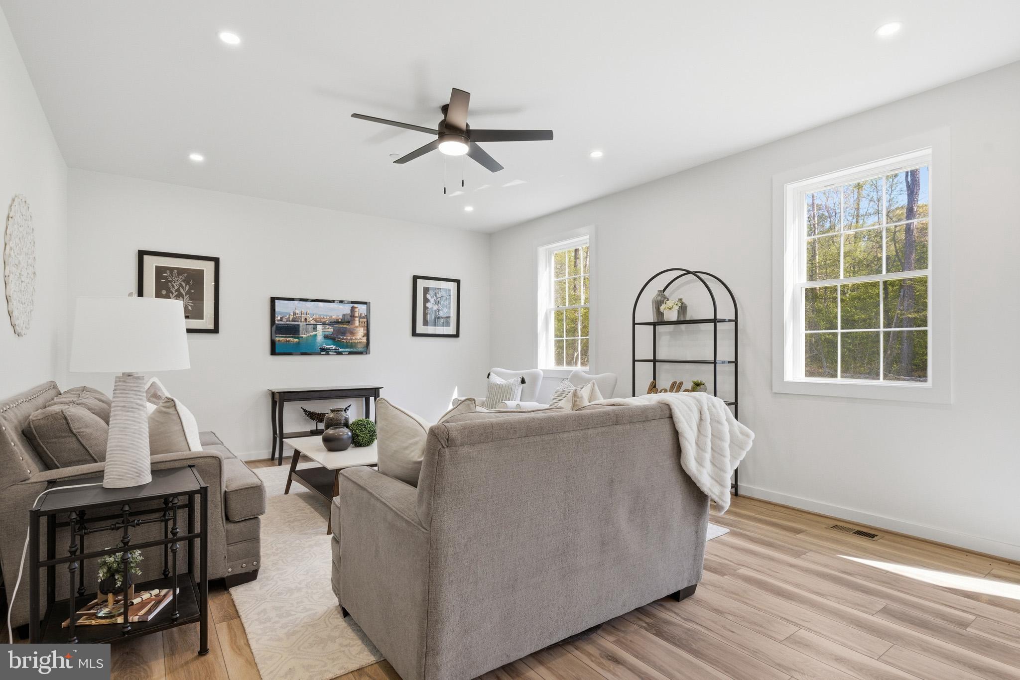 HAWKS NEST - Residential