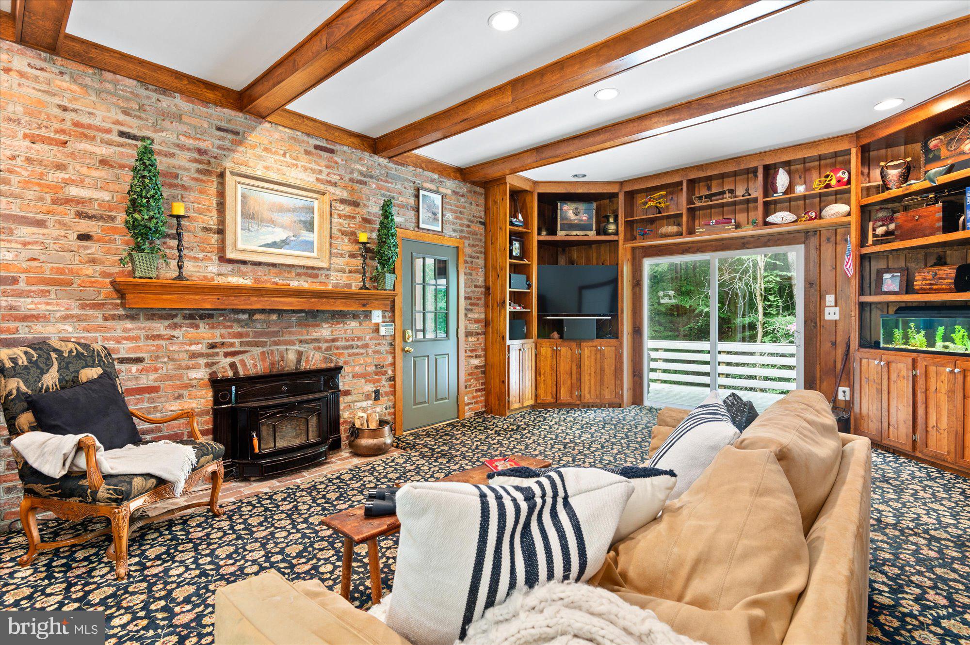 POTOMAC OUTSIDE - Residential